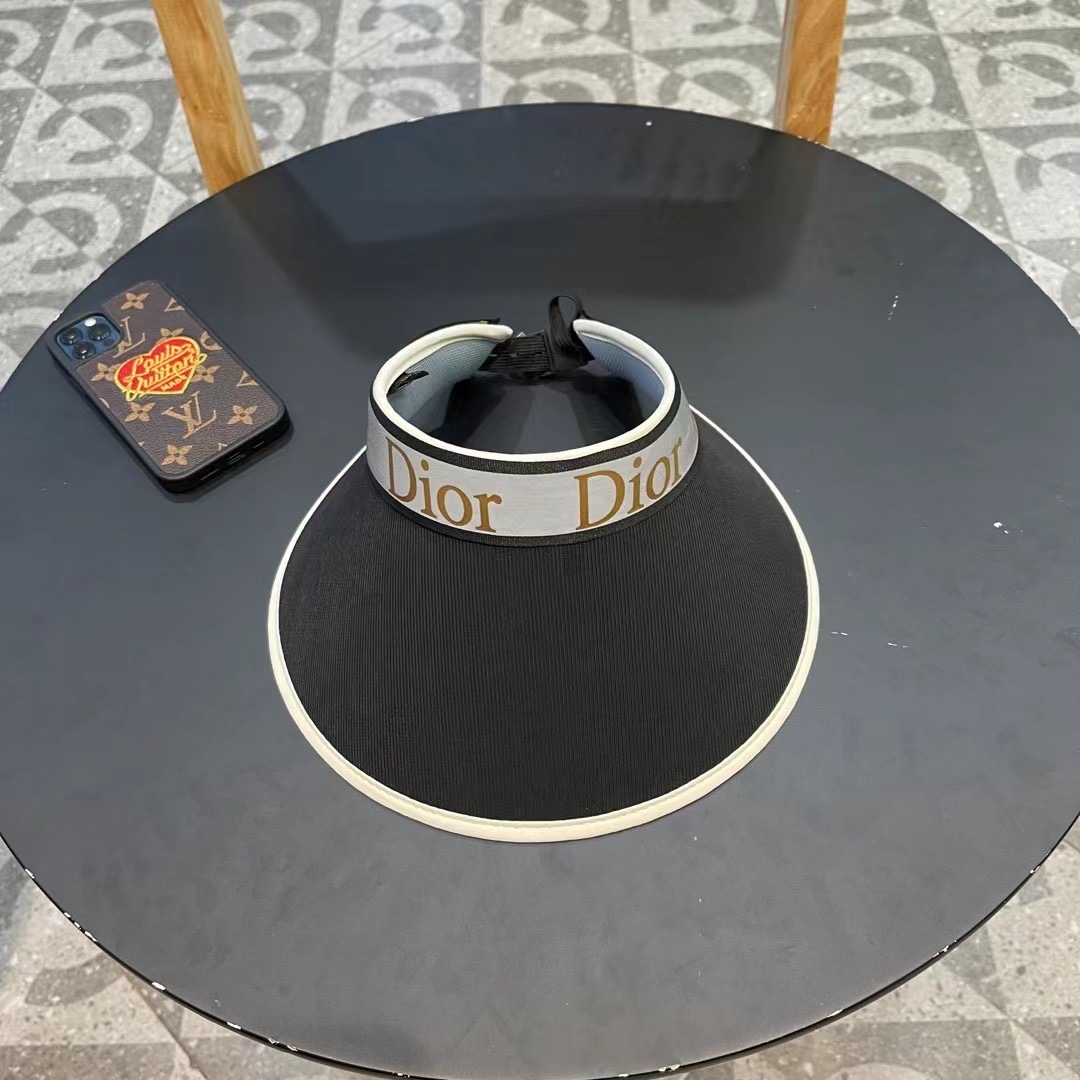   迪奥  春夏超细装饰空顶帽 超🉑空顶系列，颜色妥妥，轻便携带！小仙女🧚人手必备