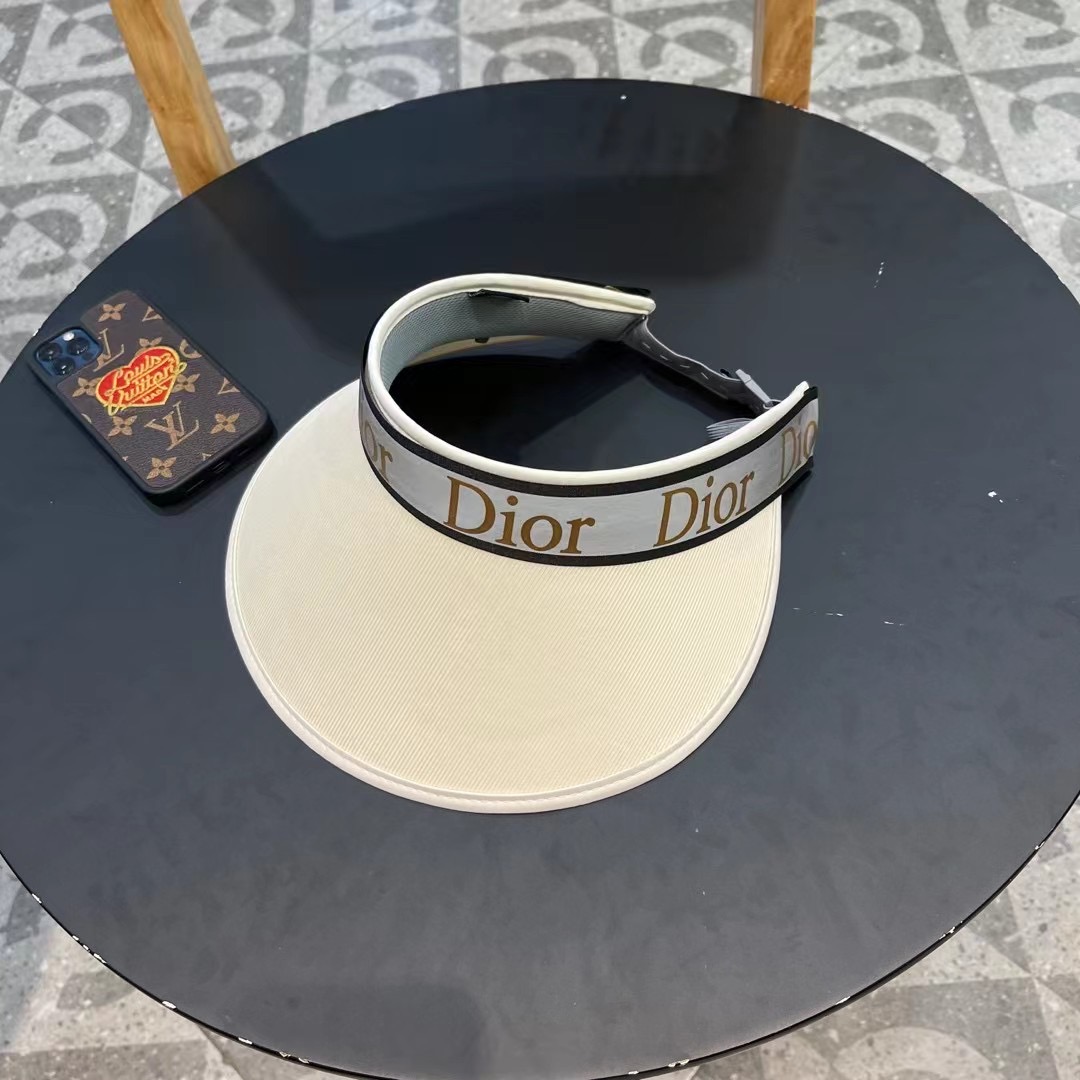   迪奥  春夏超细装饰空顶帽 超🉑空顶系列，颜色妥妥，轻便携带！小仙女🧚人手必备