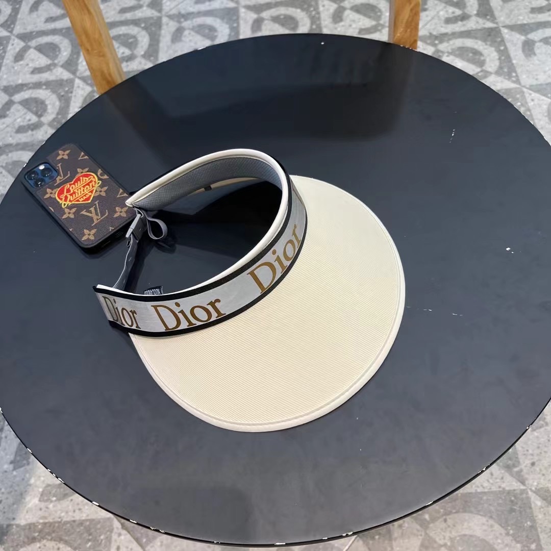   迪奥  春夏超细装饰空顶帽 超🉑空顶系列，颜色妥妥，轻便携带！小仙女🧚人手必备