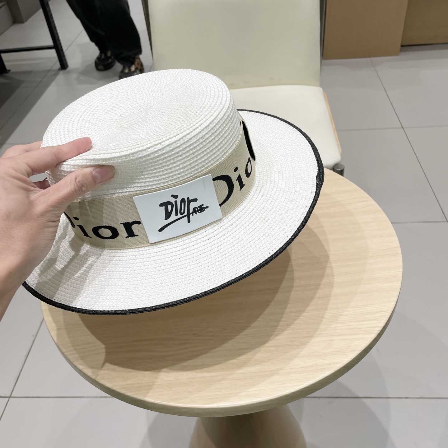 Dior迪奥新款平顶草帽，头围57cm 黑 白卡