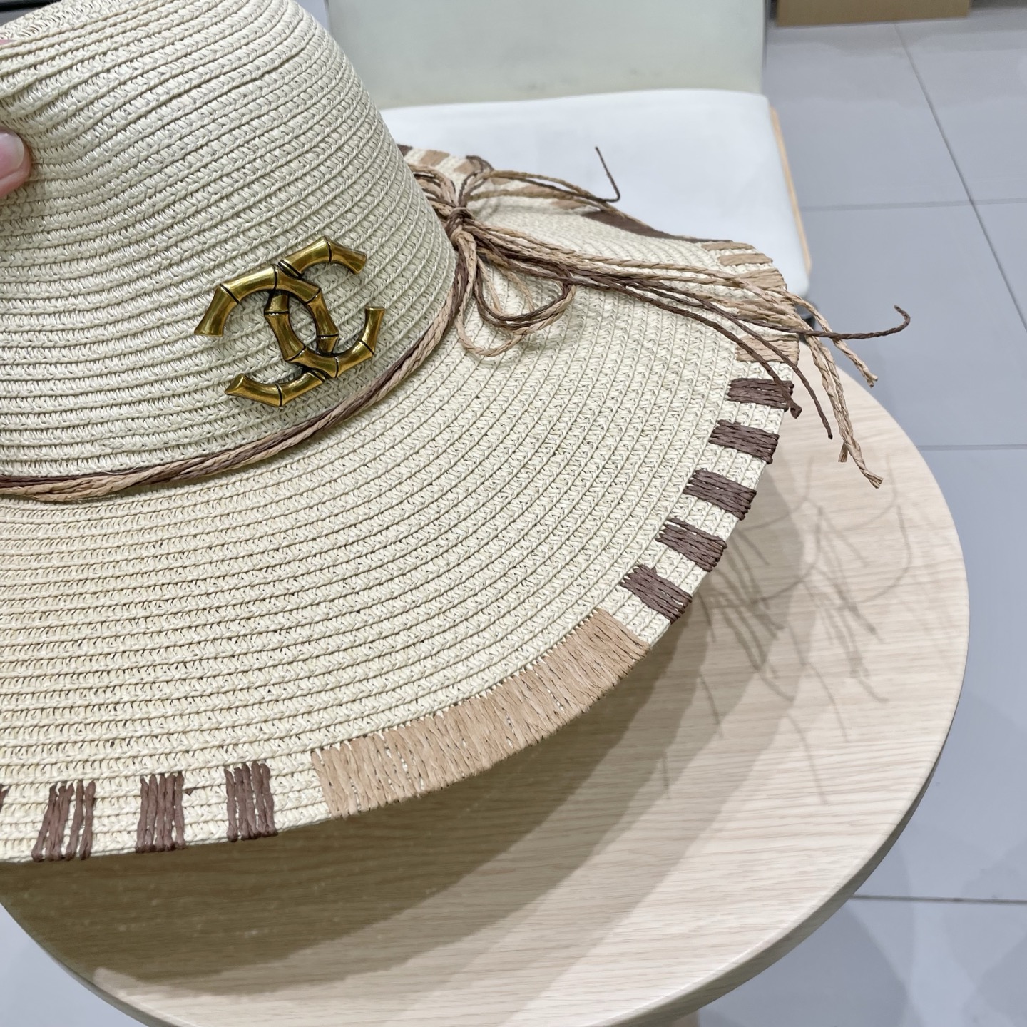  Chanel香奈儿大帽檐遮阳草帽春夏海边度假女士太阳帽时尚遮脸蝴蝶结防晒帽批发