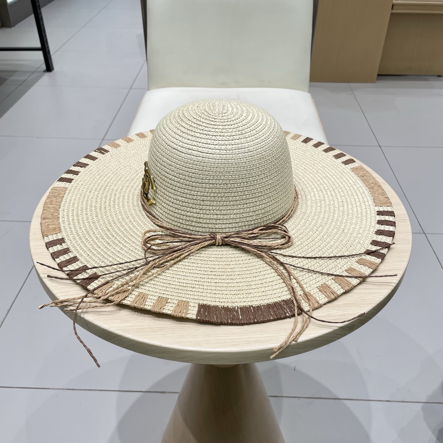  Chanel香奈儿大帽檐遮阳草帽春夏海边度假女士太阳帽时尚遮脸蝴蝶结防晒帽批发