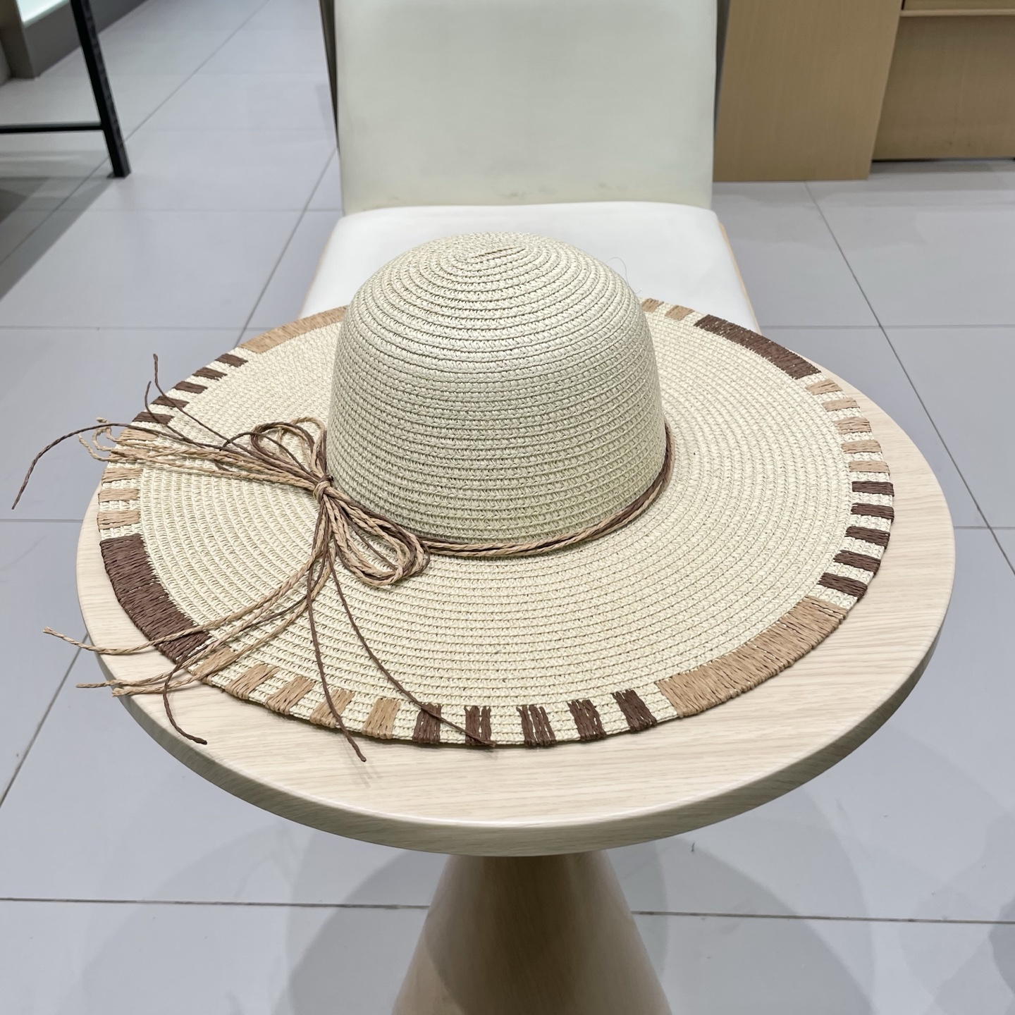  Chanel香奈儿大帽檐遮阳草帽春夏海边度假女士太阳帽时尚遮脸蝴蝶结防晒帽批发