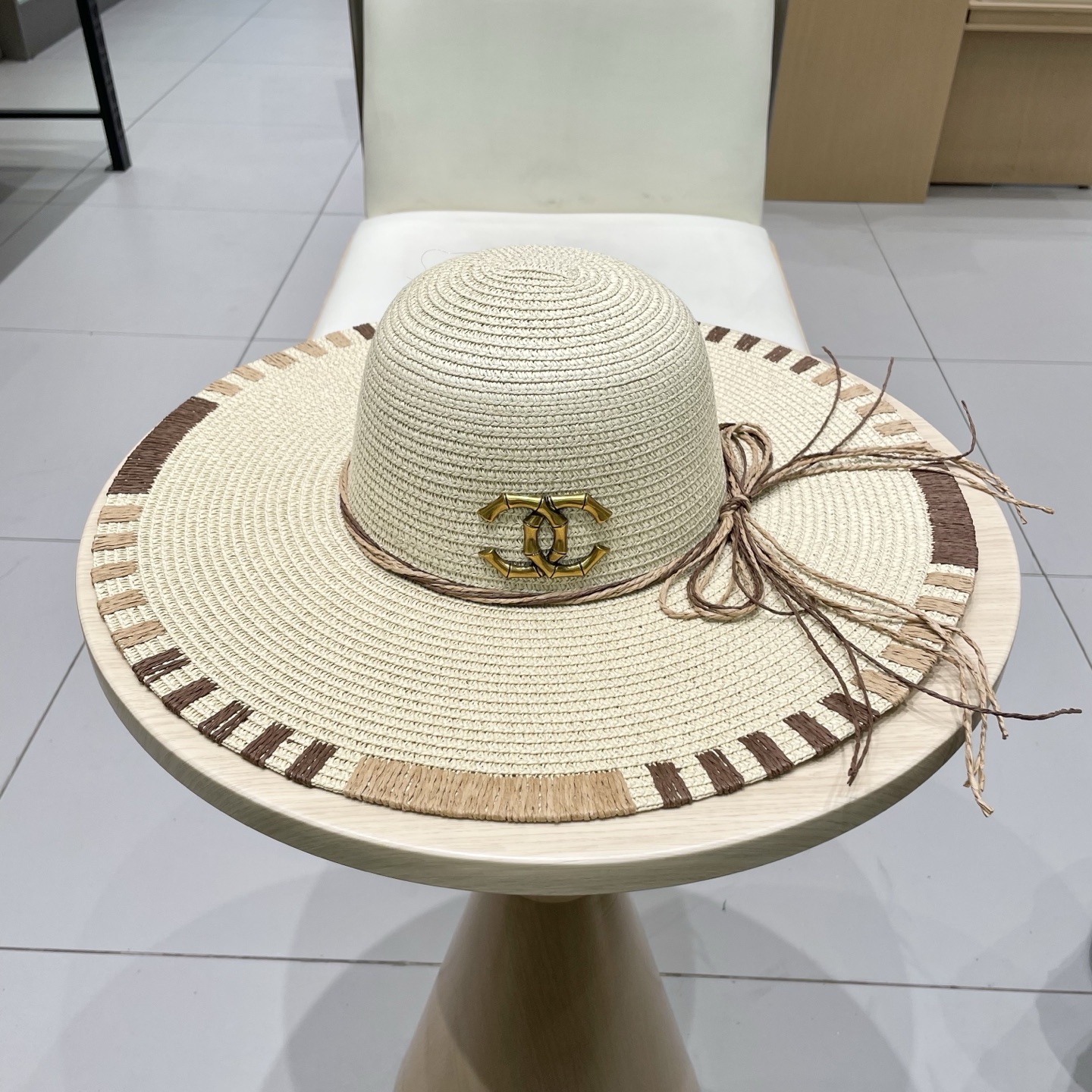  Chanel香奈儿大帽檐遮阳草帽春夏海边度假女士太阳帽时尚遮脸蝴蝶结防晒帽批发