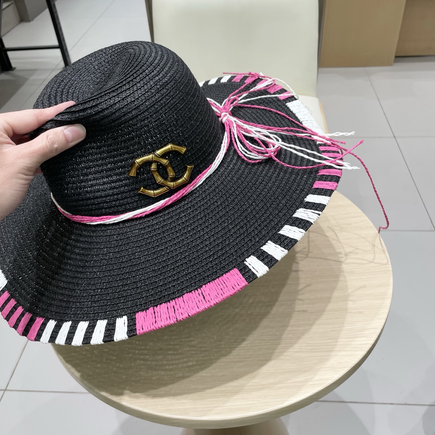  Chanel香奈儿大帽檐遮阳草帽春夏海边度假女士太阳帽时尚遮脸蝴蝶结防晒帽批发