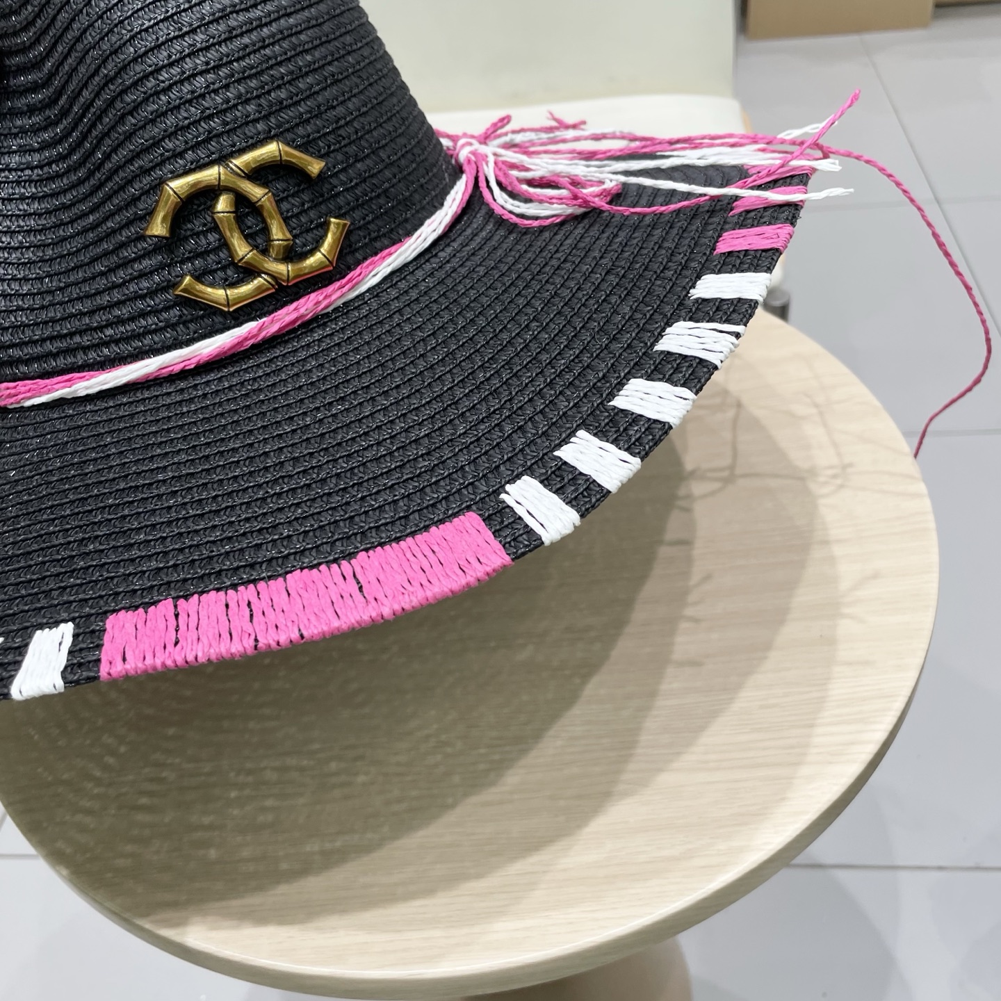  Chanel香奈儿大帽檐遮阳草帽春夏海边度假女士太阳帽时尚遮脸蝴蝶结防晒帽批发