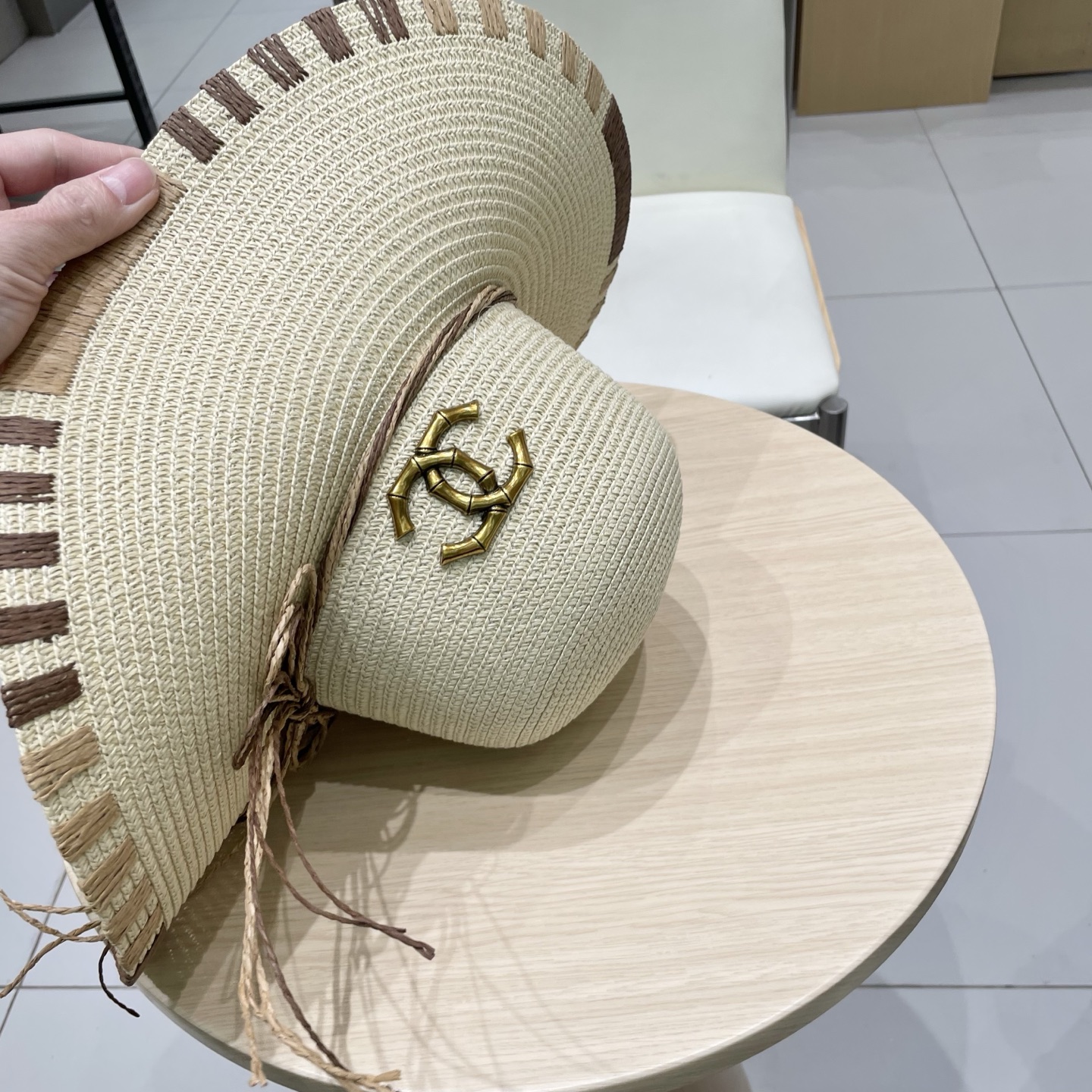  Chanel香奈儿大帽檐遮阳草帽春夏海边度假女士太阳帽时尚遮脸蝴蝶结防晒帽批发