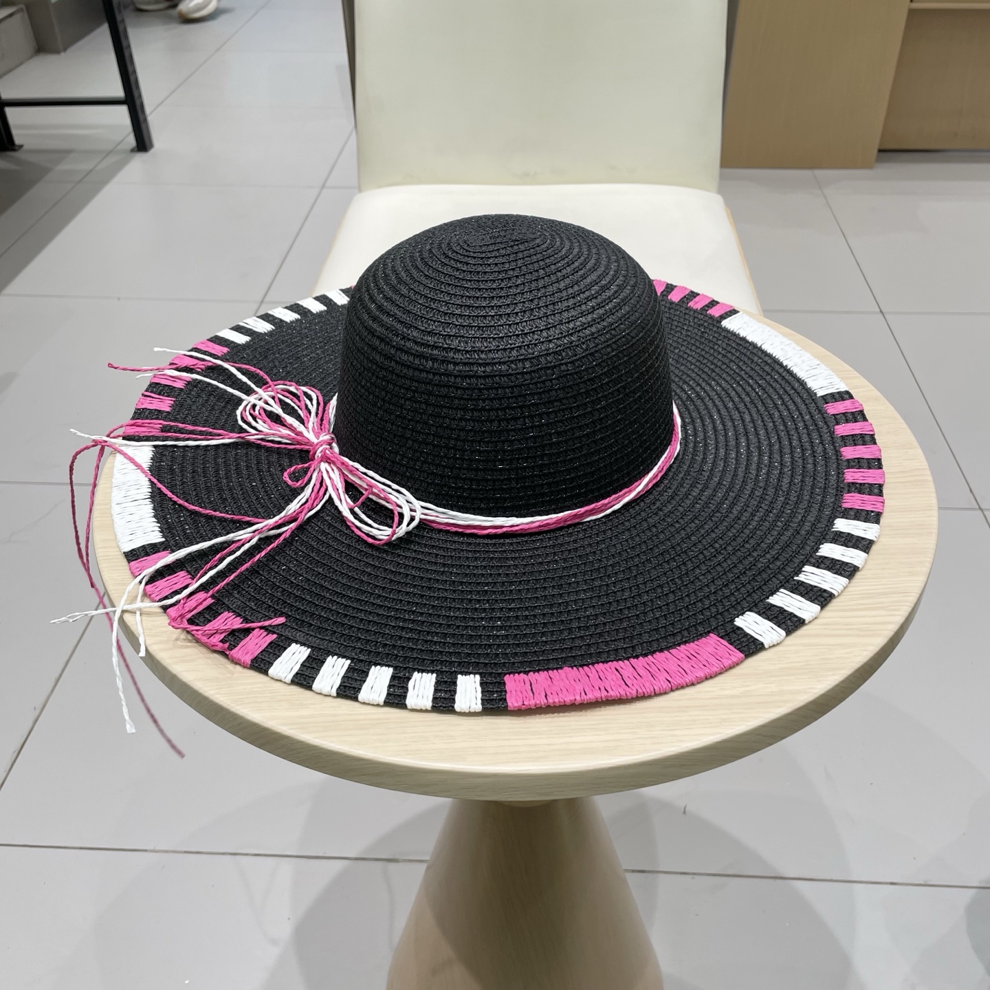  Chanel香奈儿大帽檐遮阳草帽春夏海边度假女士太阳帽时尚遮脸蝴蝶结防晒帽批发