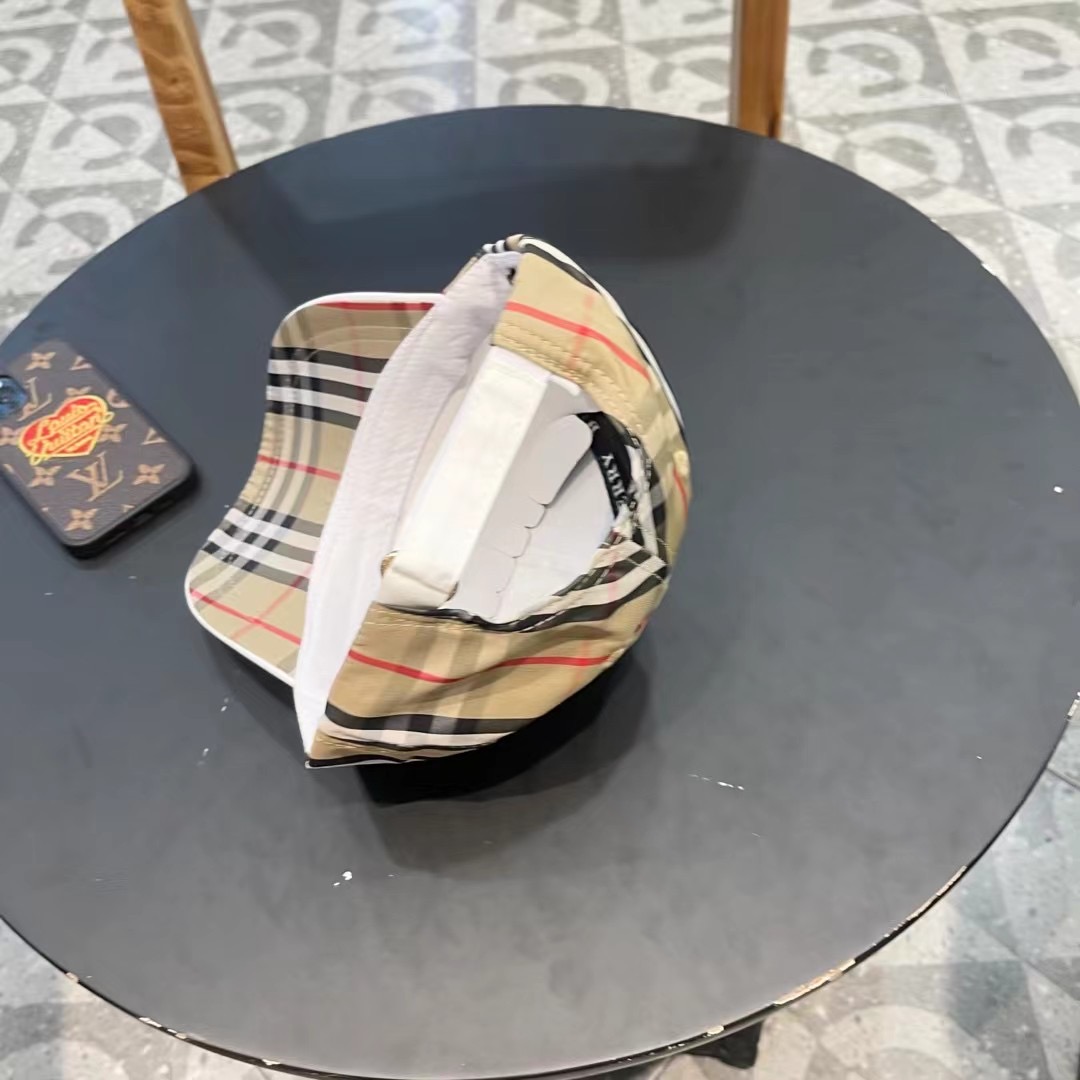  巴宝莉 棒球帽，大牌同步，超好搭配，出货！