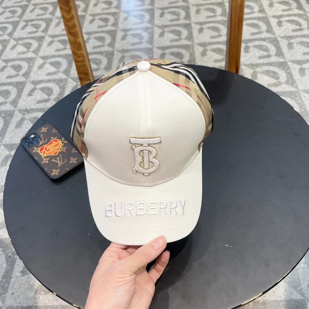  巴宝莉 棒球帽，大牌同步，超好搭配，出货！