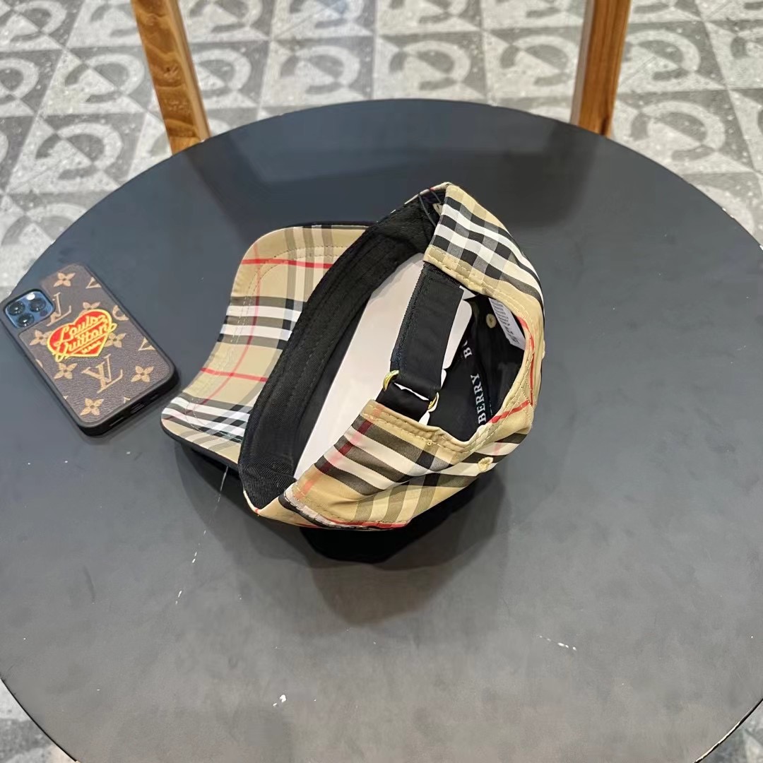  巴宝莉 棒球帽，大牌同步，超好搭配，出货！