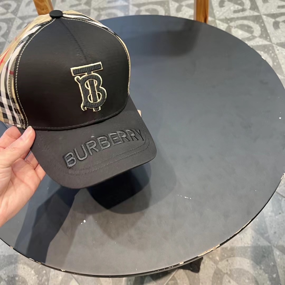  巴宝莉 棒球帽，大牌同步，超好搭配，出货！
