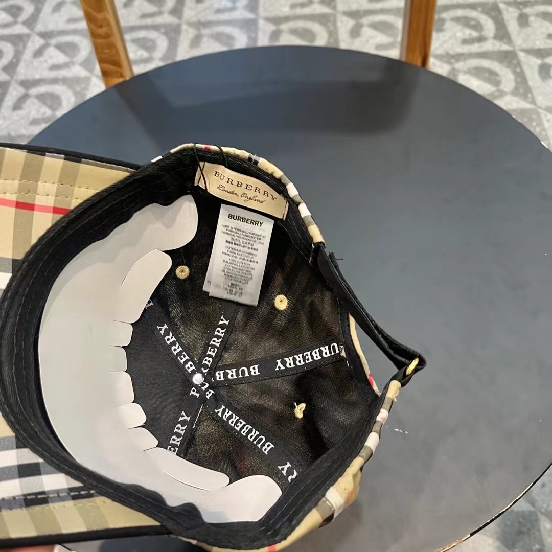  巴宝莉 棒球帽，大牌同步，超好搭配，出货！