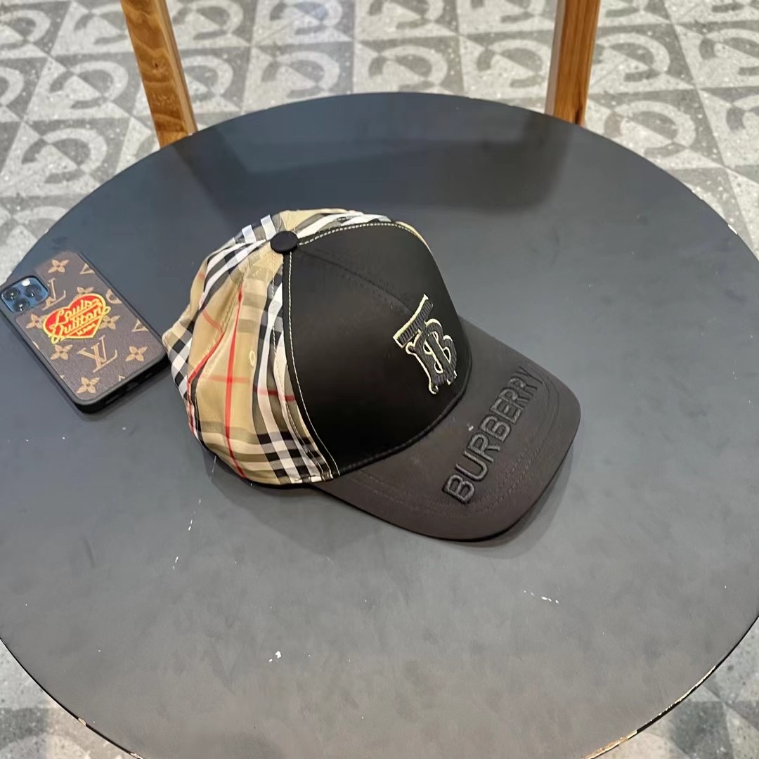  巴宝莉 棒球帽，大牌同步，超好搭配，出货！