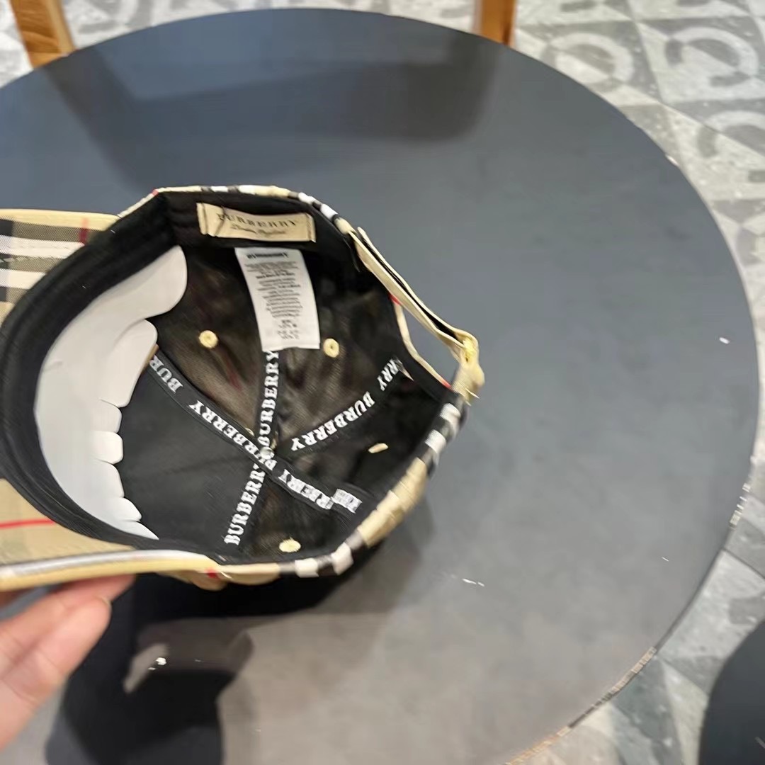  巴宝莉 棒球帽，大牌同步，超好搭配，出货！