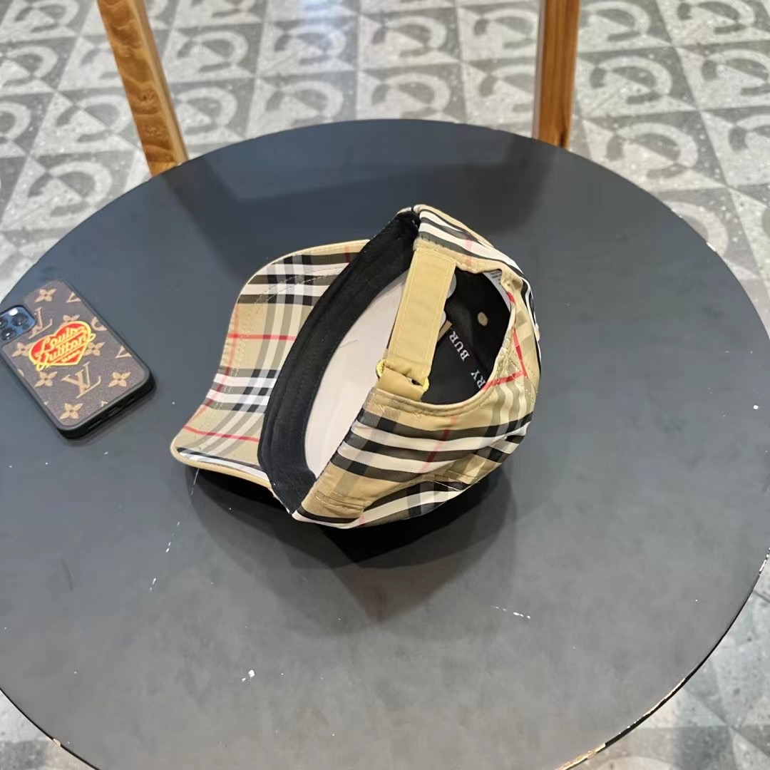  巴宝莉 棒球帽，大牌同步，超好搭配，出货！