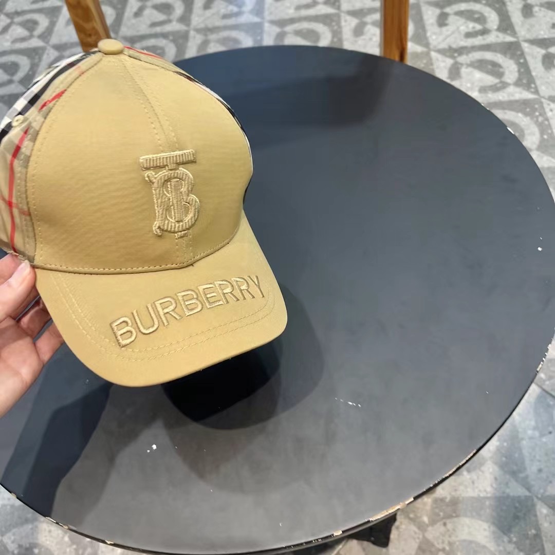  巴宝莉 棒球帽，大牌同步，超好搭配，出货！