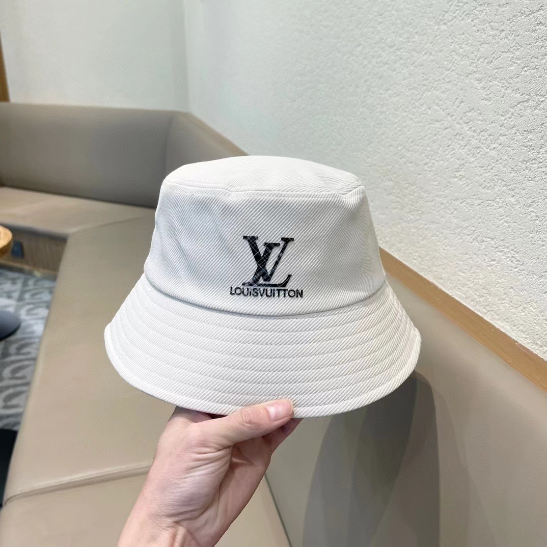   LV路易威登早春渔夫帽，非常经典的经典，四季可用，出门必备，非常显脸小