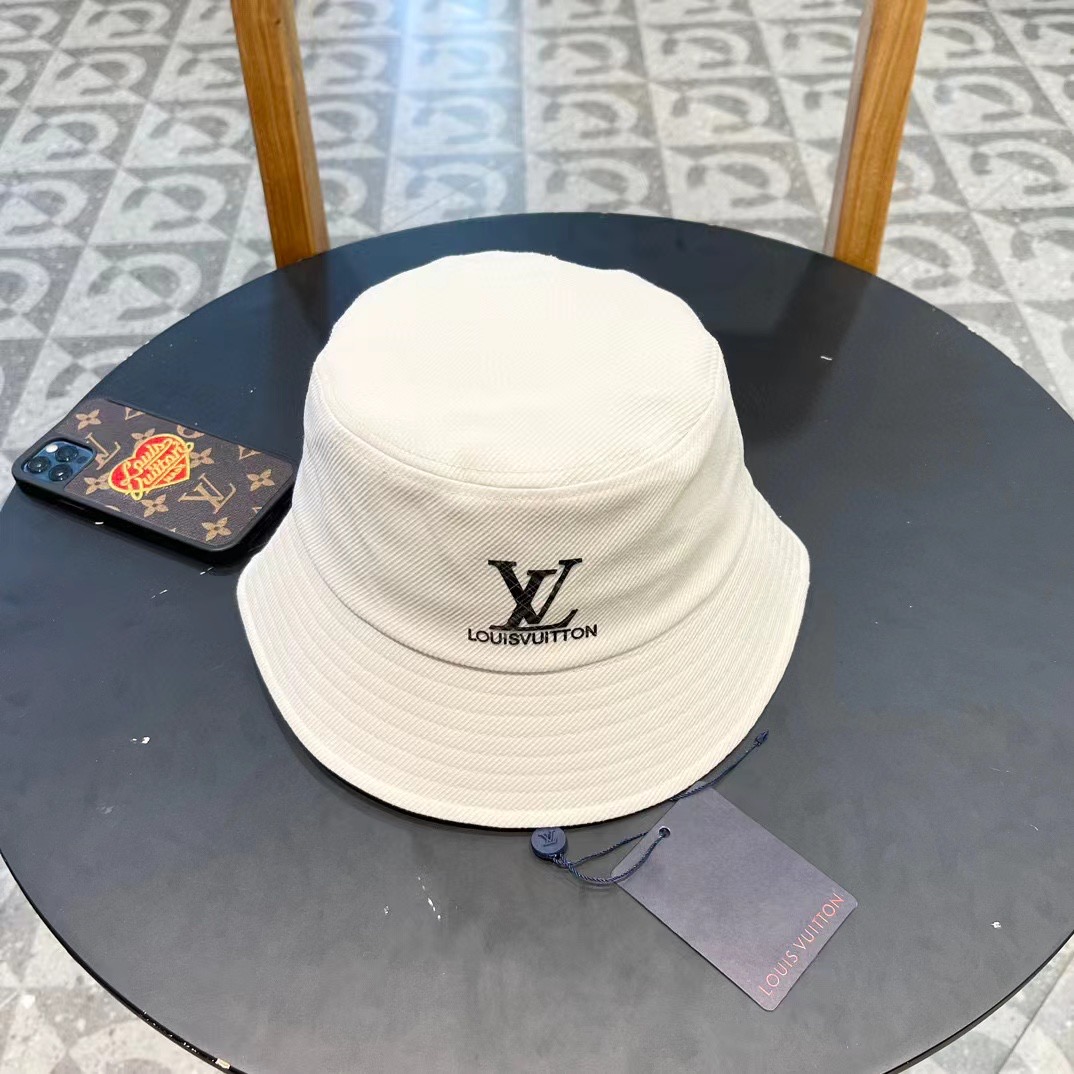   LV路易威登早春渔夫帽，非常经典的经典，四季可用，出门必备，非常显脸小