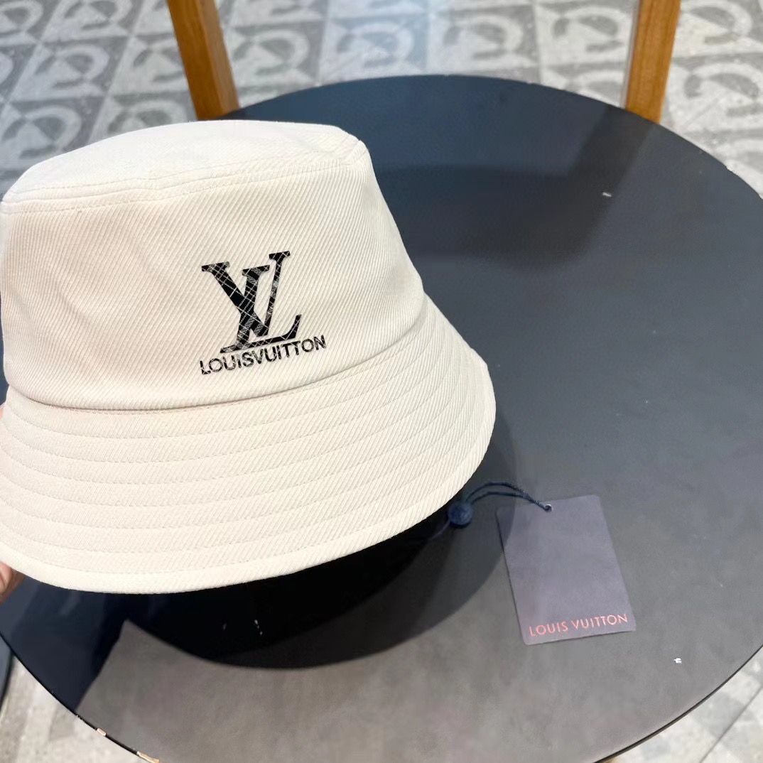   LV路易威登早春渔夫帽，非常经典的经典，四季可用，出门必备，非常显脸小