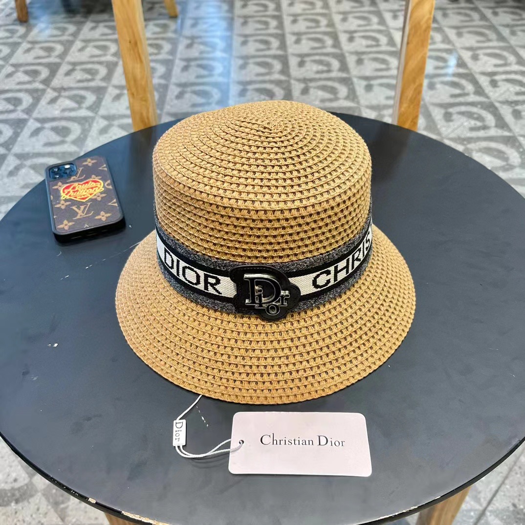  Dior迪奥官方款草帽，高密度制作，一顶超级有品位的草帽了~出街首选！帽型超美腻颜色妥妥，轻便携带！小