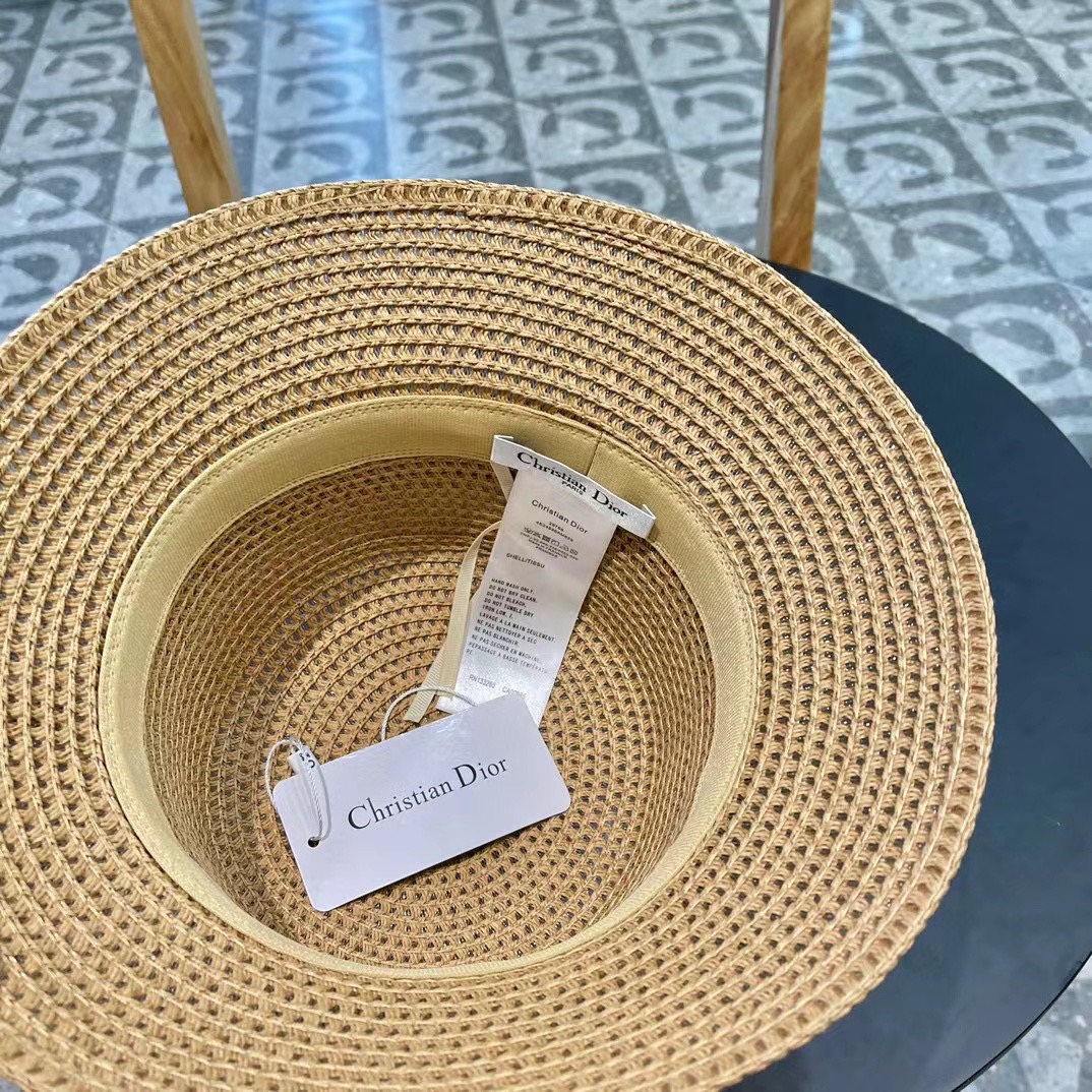  Dior迪奥官方款草帽，高密度制作，一顶超级有品位的草帽了~出街首选！帽型超美腻颜色妥妥，轻便携带！小