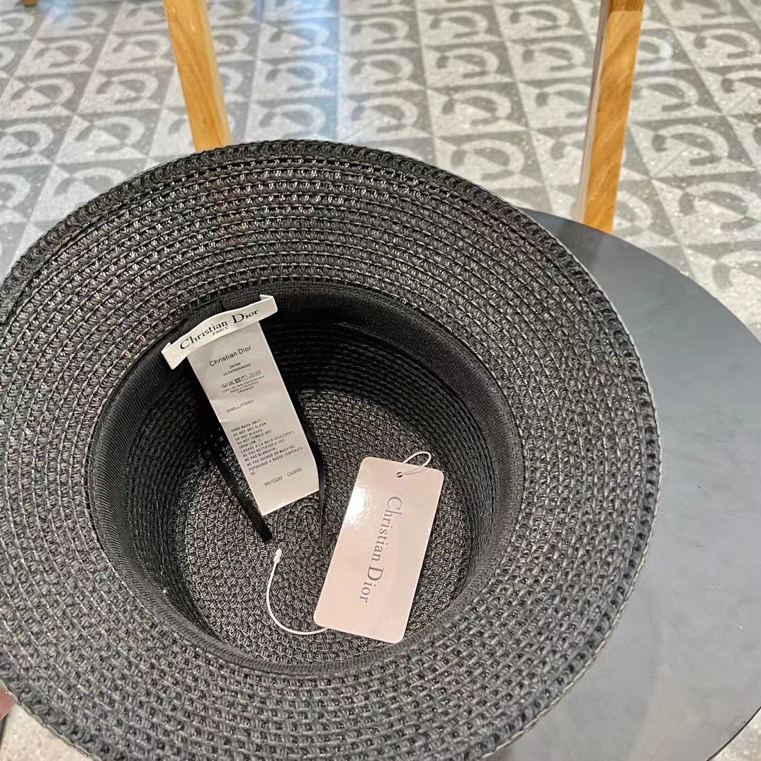  Dior迪奥官方款草帽，高密度制作，一顶超级有品位的草帽了~出街首选！帽型超美腻颜色妥妥，轻便携带！小