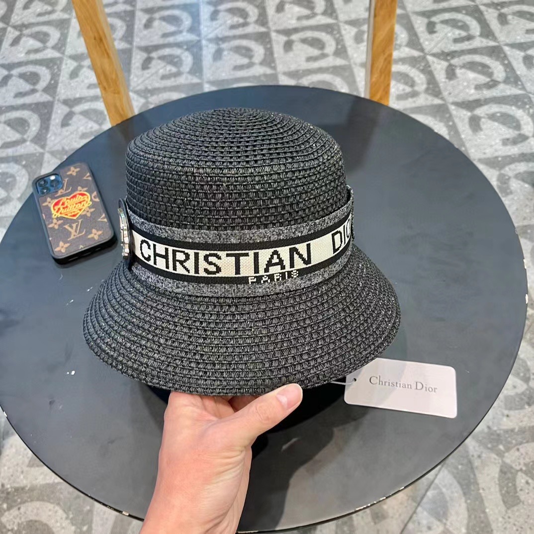  Dior迪奥官方款草帽，高密度制作，一顶超级有品位的草帽了~出街首选！帽型超美腻颜色妥妥，轻便携带！小