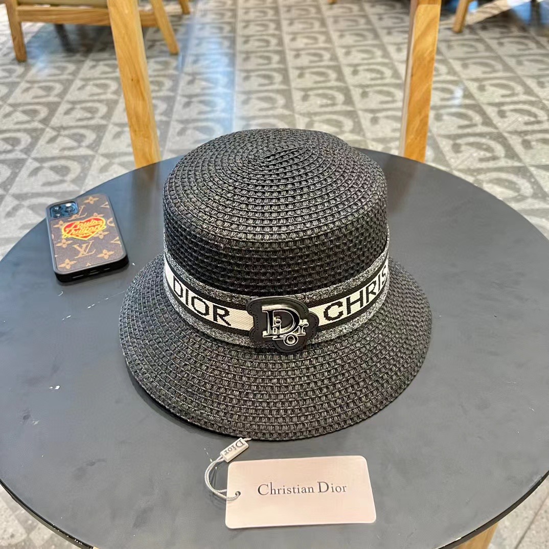  Dior迪奥官方款草帽，高密度制作，一顶超级有品位的草帽了~出街首选！帽型超美腻颜色妥妥，轻便携带！小