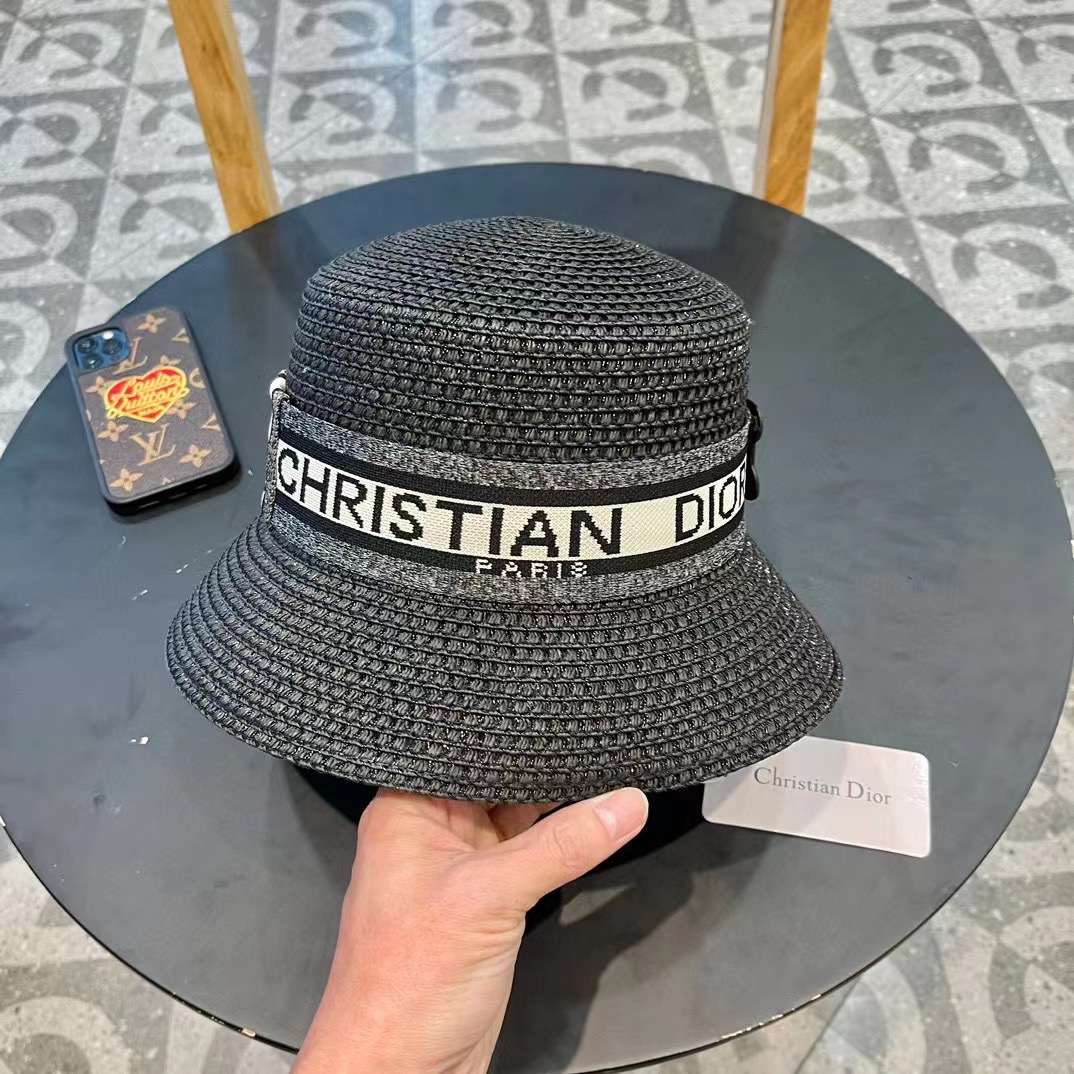 Dior迪奥官方款草帽，高密度制作，一顶超级有品位的草帽了~出街首选！帽型超美腻颜色妥妥，轻便携带！小
