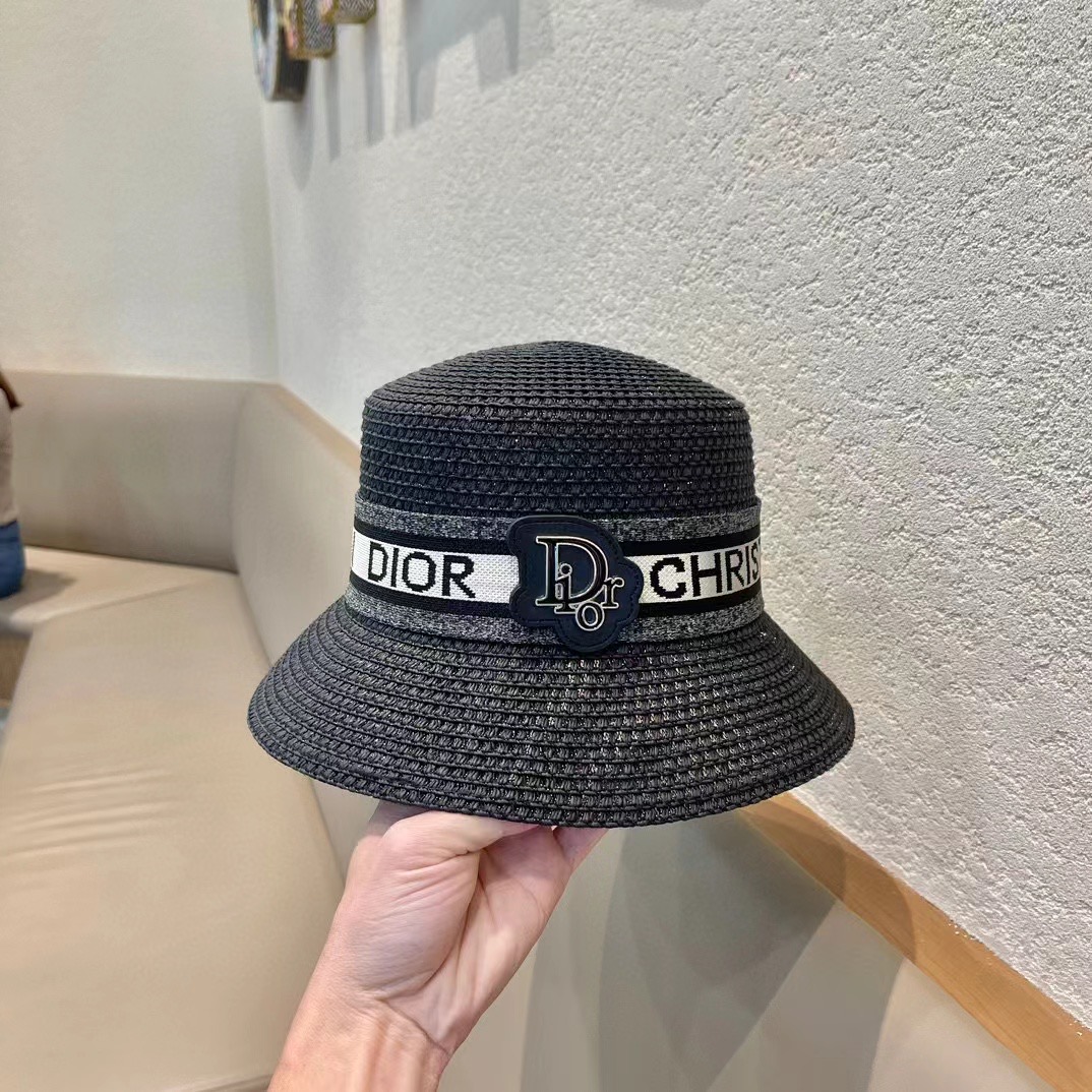  Dior迪奥官方款草帽，高密度制作，一顶超级有品位的草帽了~出街首选！帽型超美腻颜色妥妥，轻便携带！小