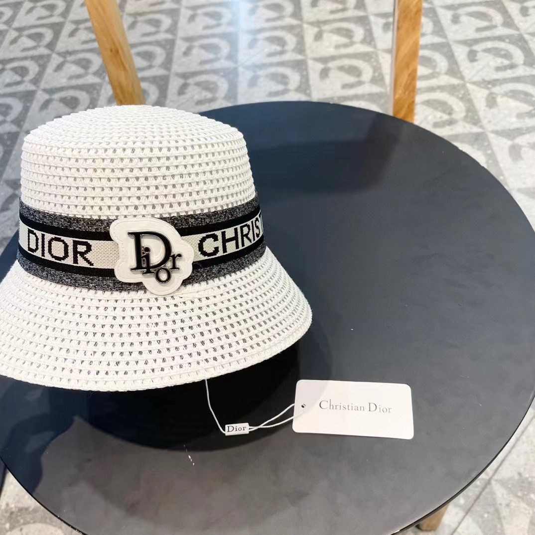  Dior迪奥官方款草帽，高密度制作，一顶超级有品位的草帽了~出街首选！帽型超美腻颜色妥妥，轻便携带！小