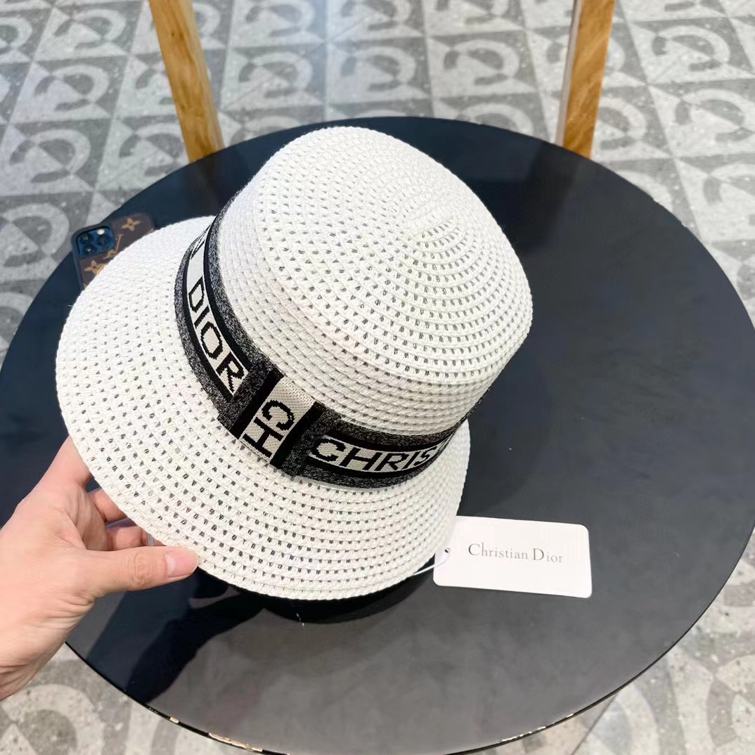  Dior迪奥官方款草帽，高密度制作，一顶超级有品位的草帽了~出街首选！帽型超美腻颜色妥妥，轻便携带！小