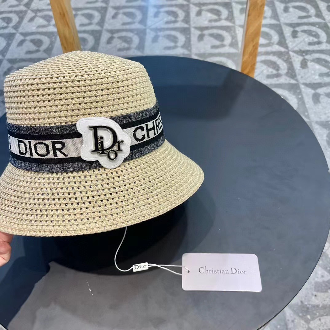  Dior迪奥官方款草帽，高密度制作，一顶超级有品位的草帽了~出街首选！帽型超美腻颜色妥妥，轻便携带！小