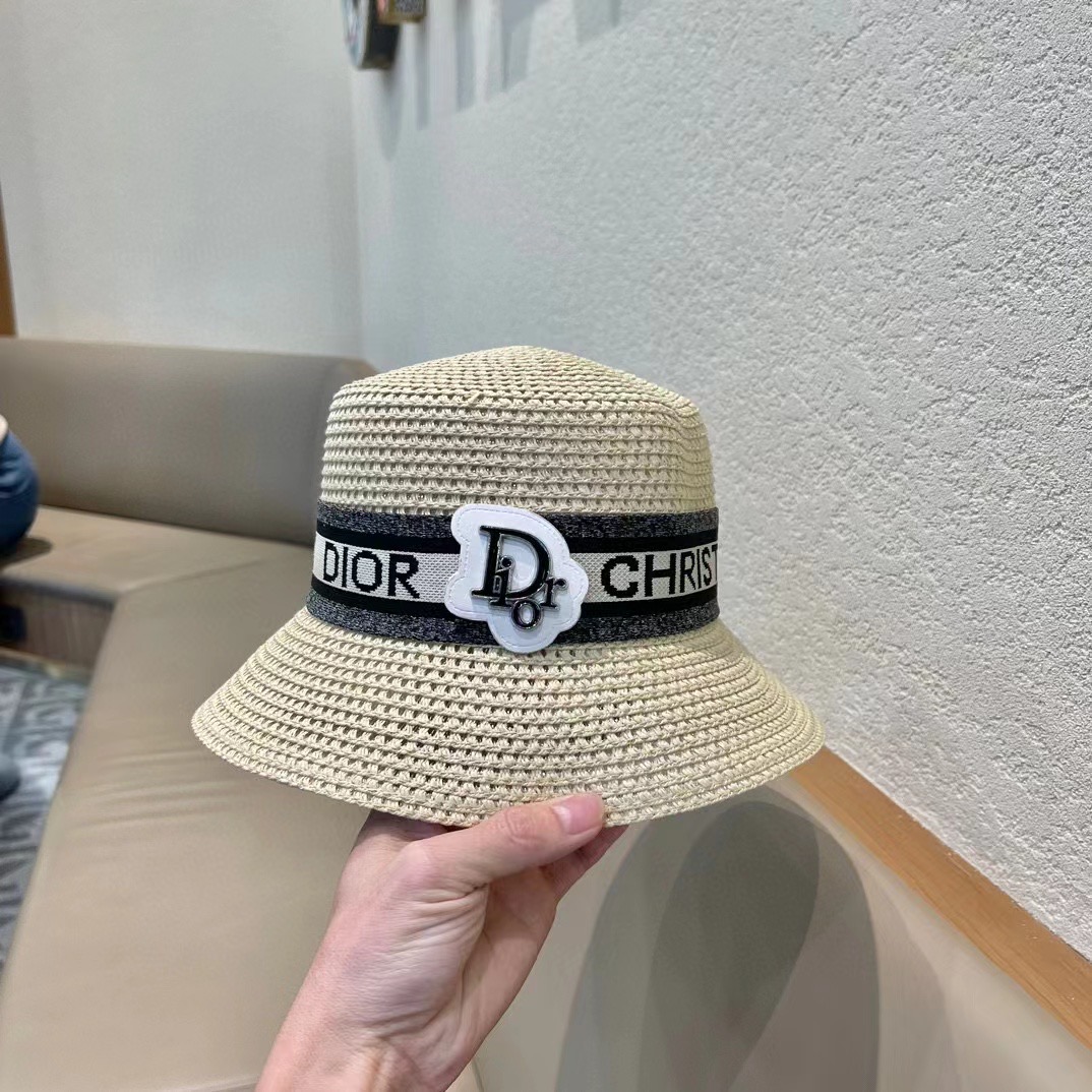  Dior迪奥官方款草帽，高密度制作，一顶超级有品位的草帽了~出街首选！帽型超美腻颜色妥妥，轻便携带！小