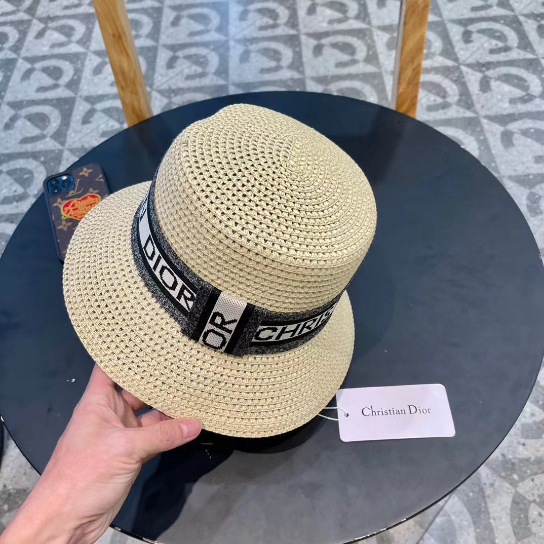  Dior迪奥官方款草帽，高密度制作，一顶超级有品位的草帽了~出街首选！帽型超美腻颜色妥妥，轻便携带！小