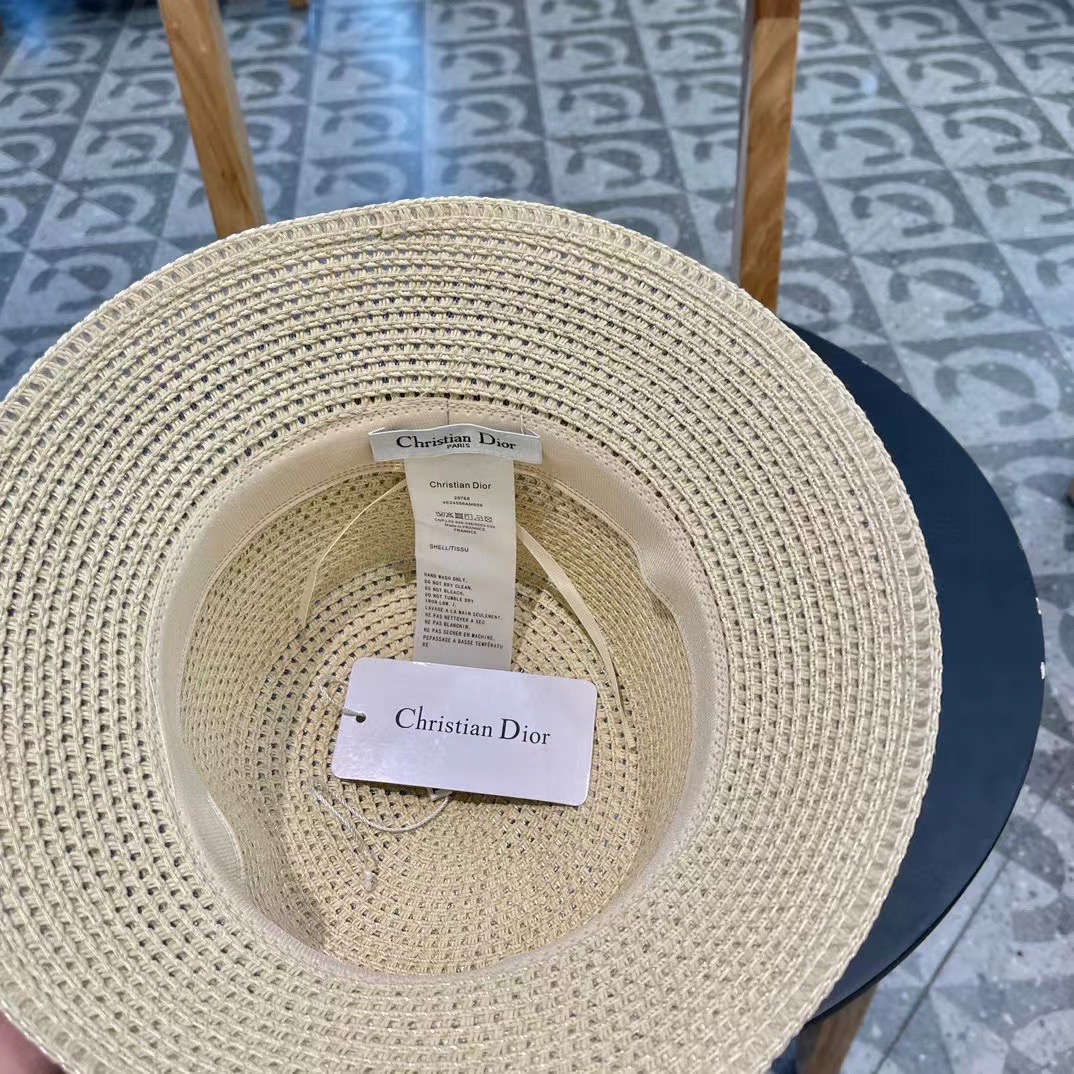  Dior迪奥官方款草帽，高密度制作，一顶超级有品位的草帽了~出街首选！帽型超美腻颜色妥妥，轻便携带！小