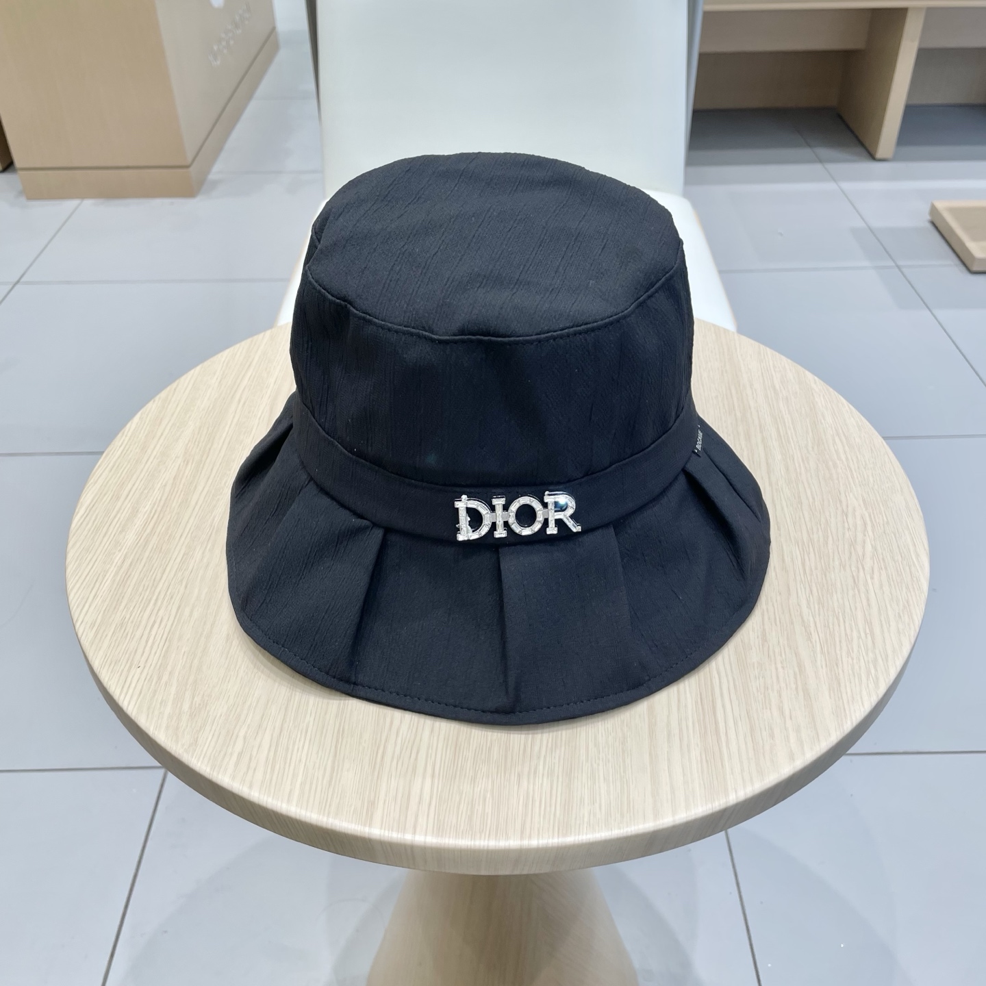  迪奥Dior2025新款简约显脸小渔夫帽子女夏季防紫外线遮阳帽出游帽潮