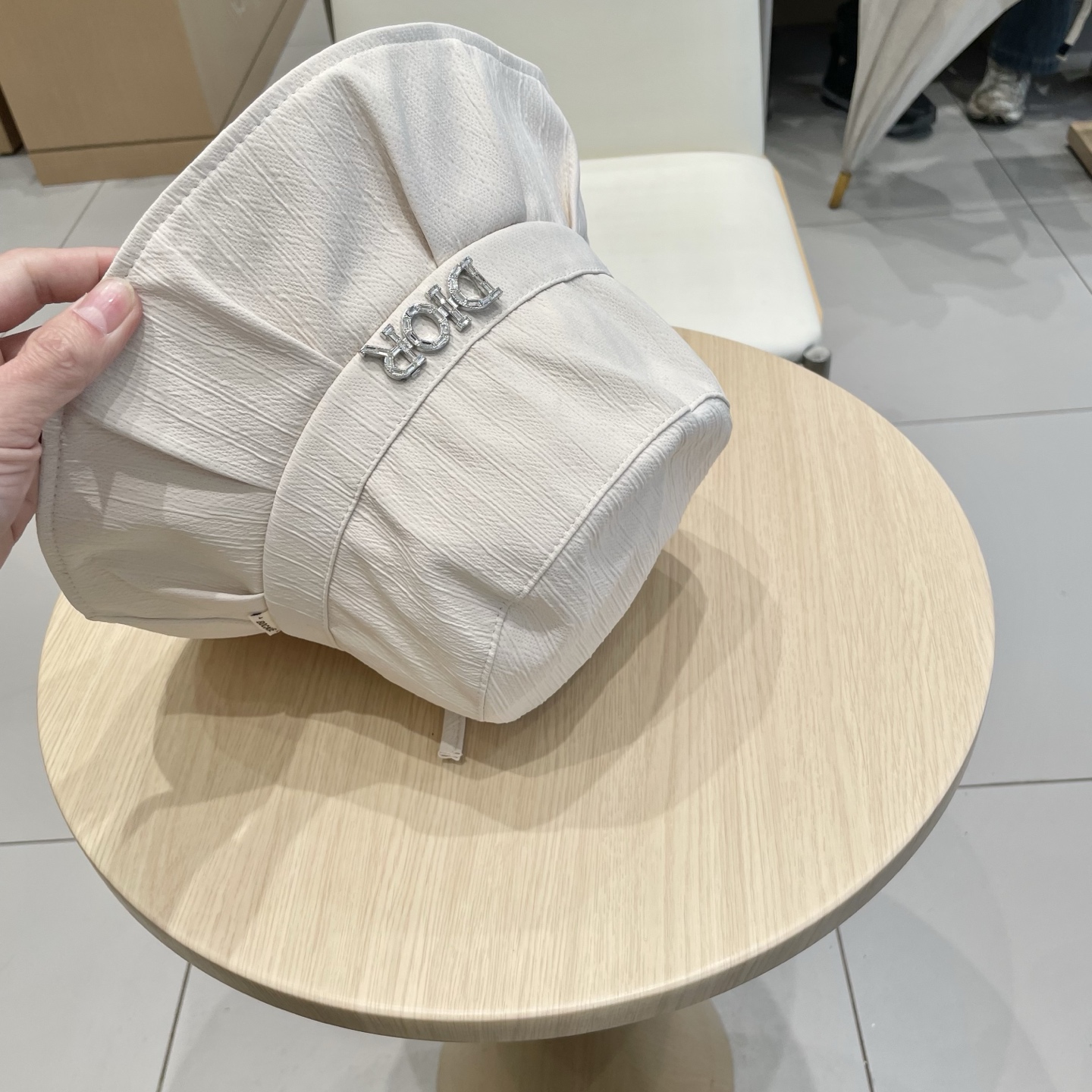  迪奥Dior2025新款简约显脸小渔夫帽子女夏季防紫外线遮阳帽出游帽潮