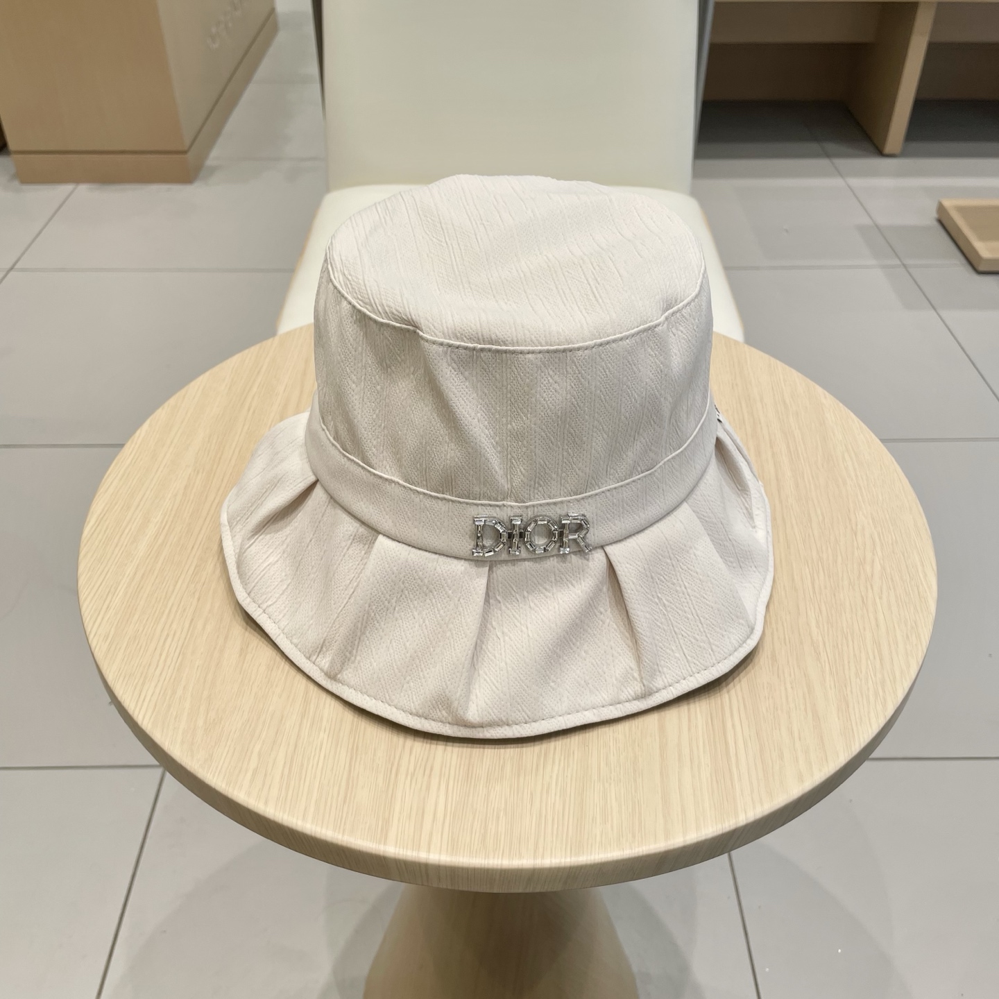 迪奥Dior2025新款简约显脸小渔夫帽子女夏季防紫外线遮阳帽出游帽潮