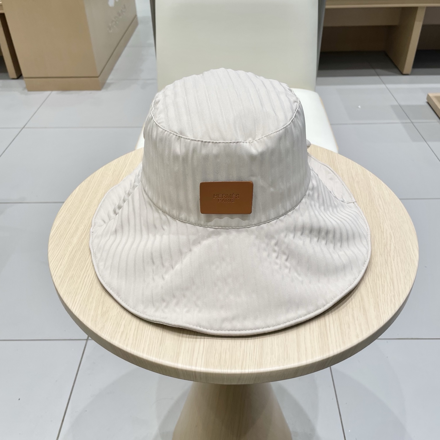   爱马仕 2025夏季新款条纹蝴蝶结帽子女休闲百搭渔夫帽户外遮阳防晒太阳帽