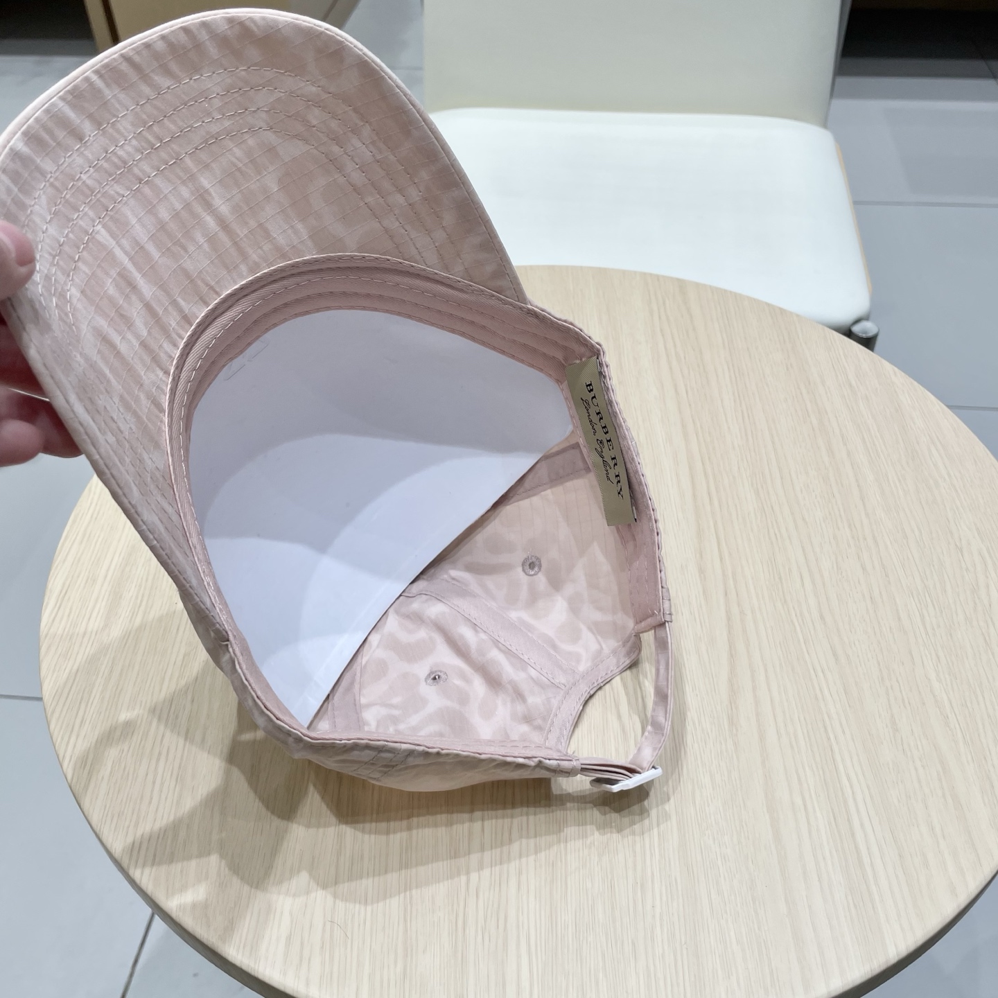  巴宝莉Burberry球帽女街头潮流百搭个性遮阳出游休闲显脸小鸭舌帽帽子