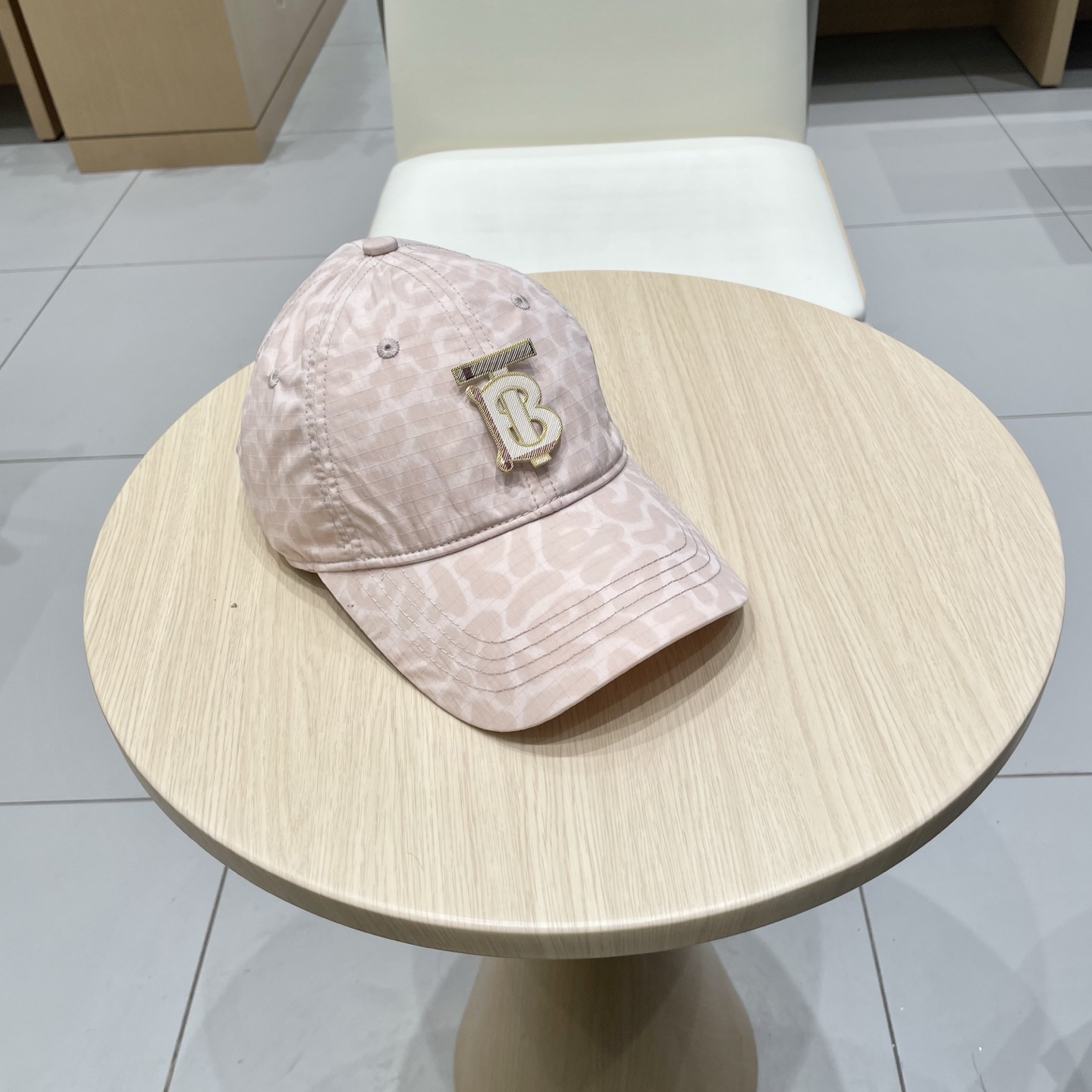  巴宝莉Burberry球帽女街头潮流百搭个性遮阳出游休闲显脸小鸭舌帽帽子