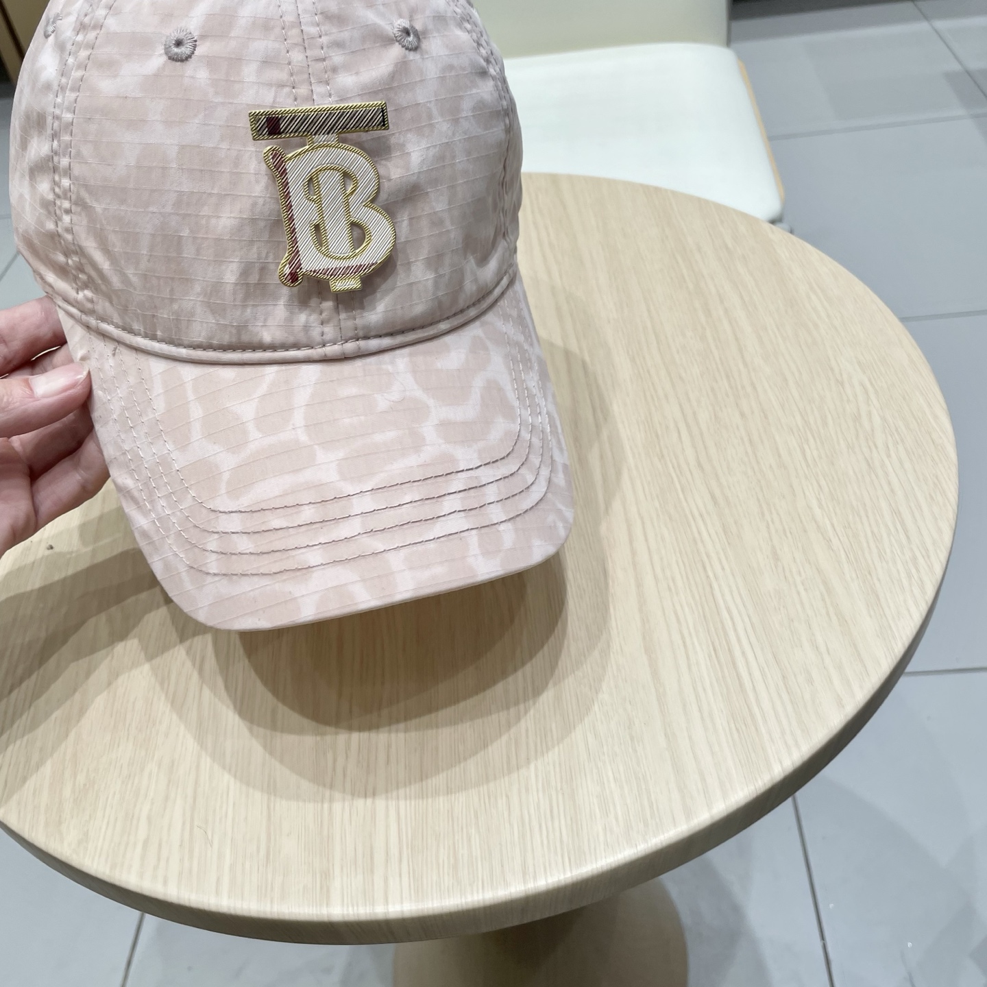  巴宝莉Burberry球帽女街头潮流百搭个性遮阳出游休闲显脸小鸭舌帽帽子