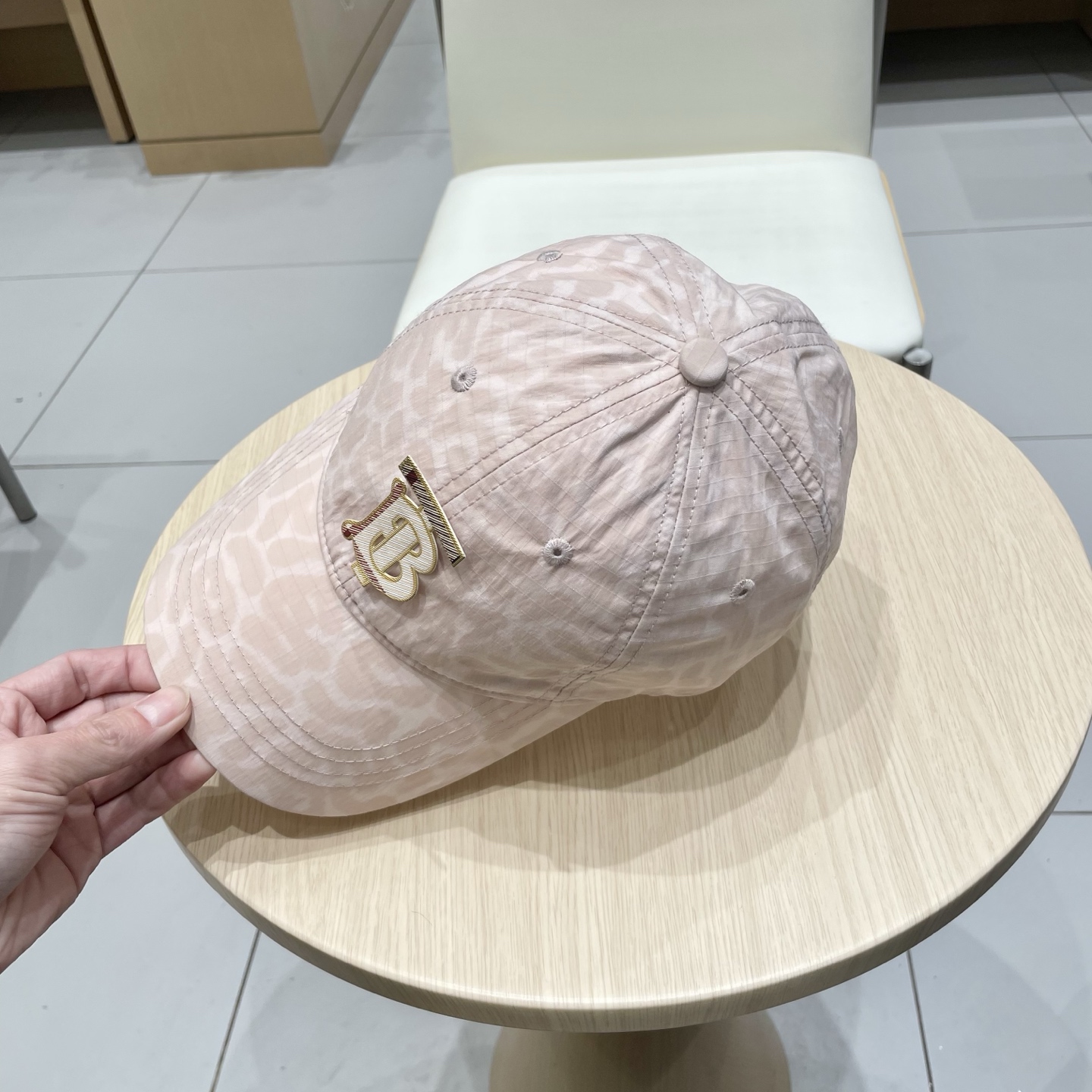  巴宝莉Burberry球帽女街头潮流百搭个性遮阳出游休闲显脸小鸭舌帽帽子
