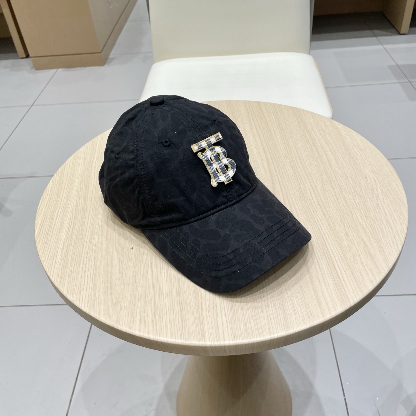  巴宝莉Burberry球帽女街头潮流百搭个性遮阳出游休闲显脸小鸭舌帽帽子