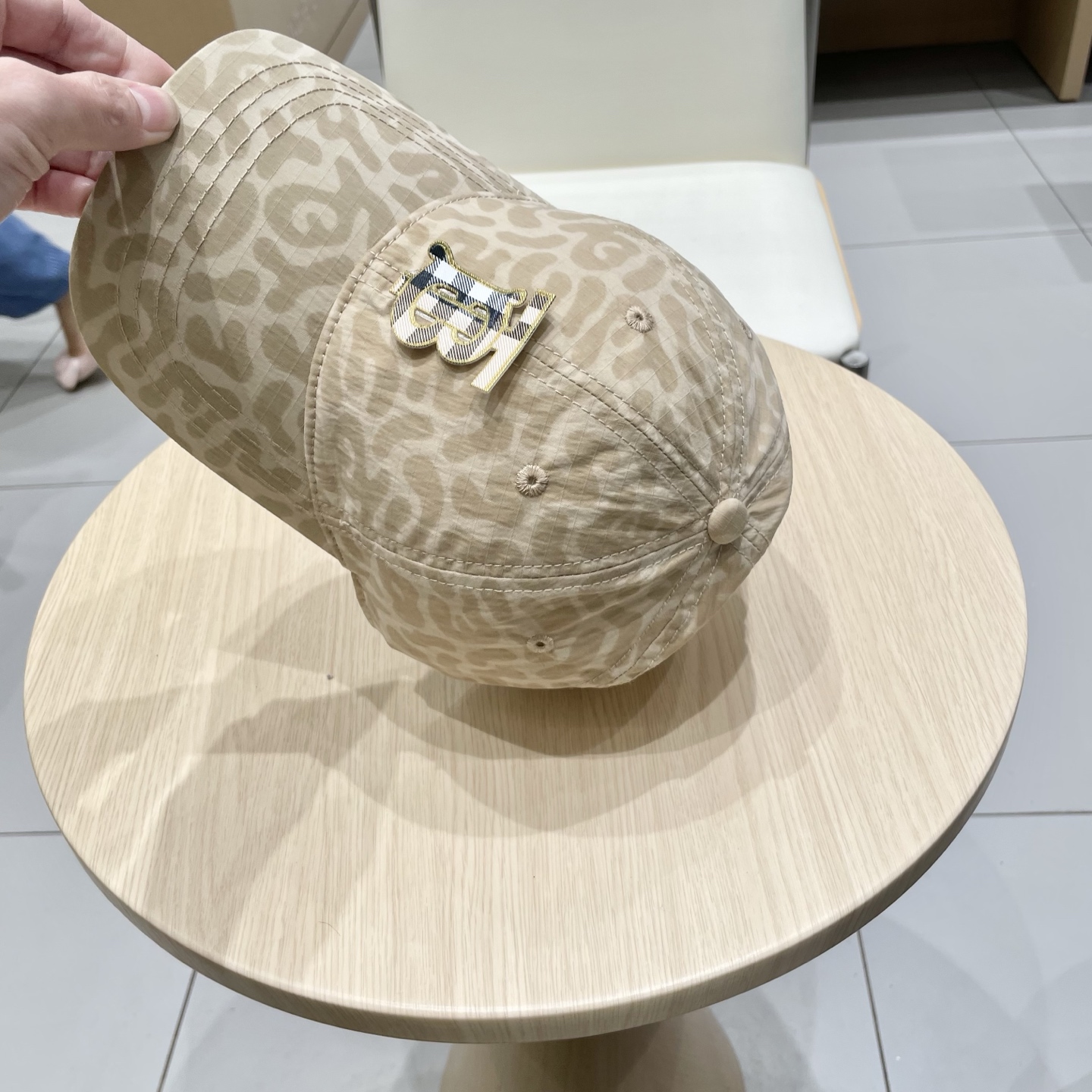  巴宝莉Burberry球帽女街头潮流百搭个性遮阳出游休闲显脸小鸭舌帽帽子