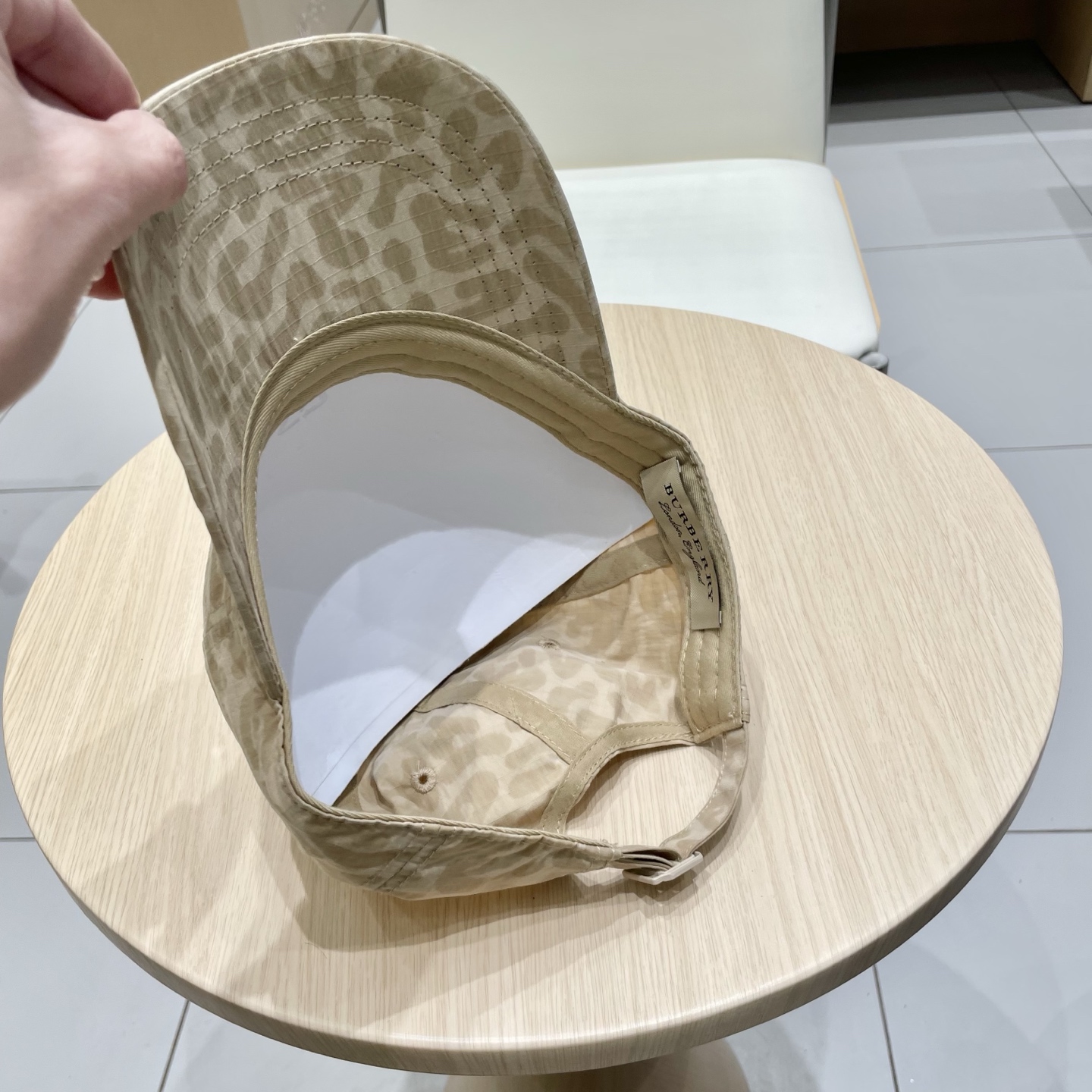  巴宝莉Burberry球帽女街头潮流百搭个性遮阳出游休闲显脸小鸭舌帽帽子