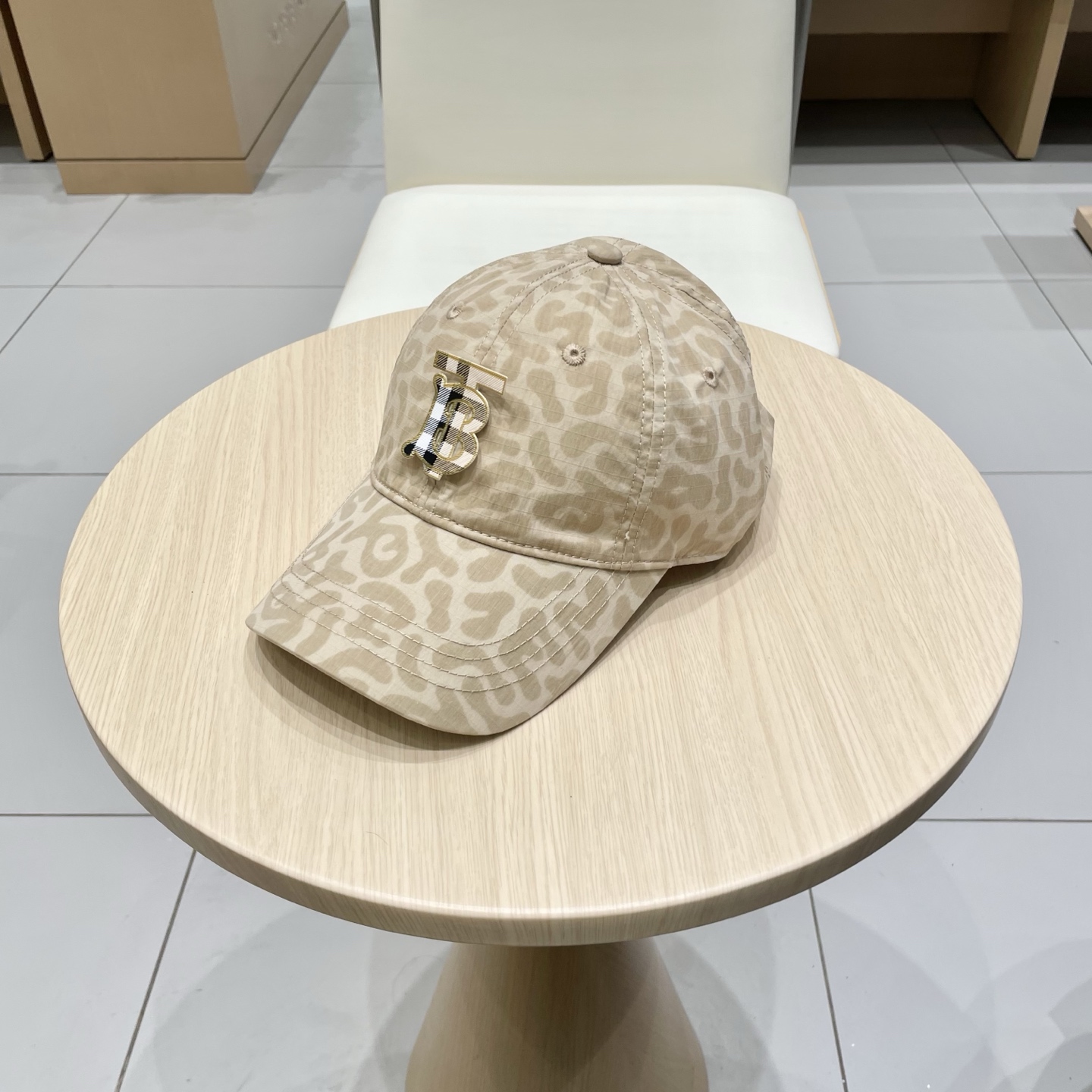  巴宝莉Burberry球帽女街头潮流百搭个性遮阳出游休闲显脸小鸭舌帽帽子