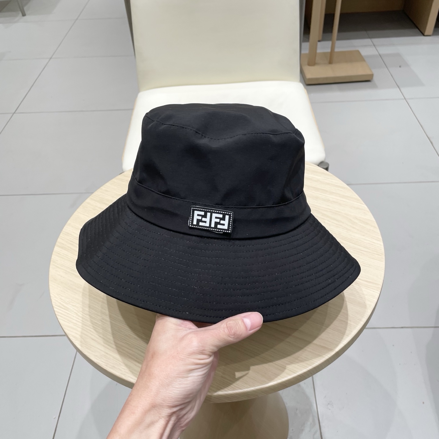  fendl芬迪新款户外旅行遮阳帽可收纳包渔夫帽防水速干登山帽户外防晒帽